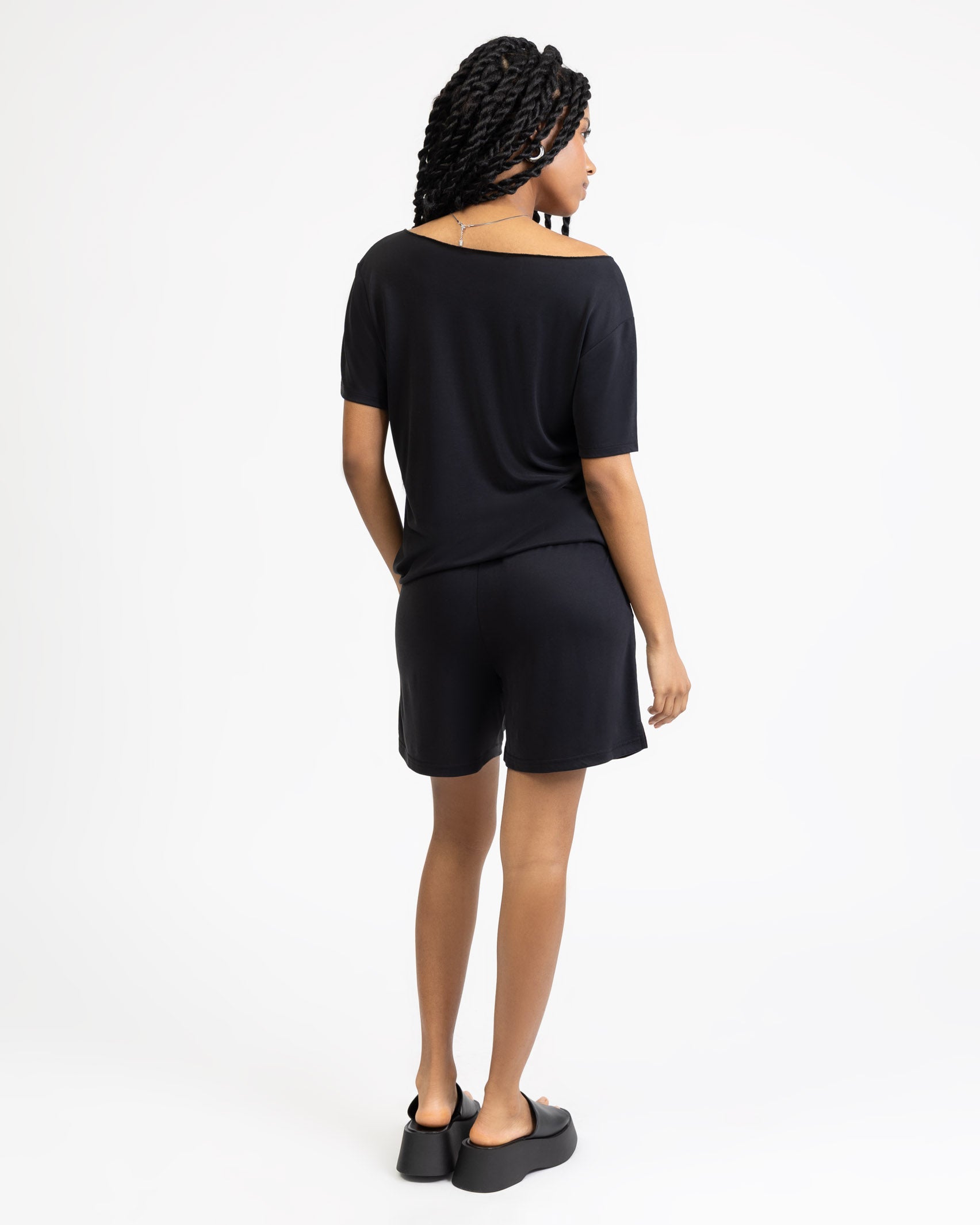 Weiches schulterfreies T-Shirt