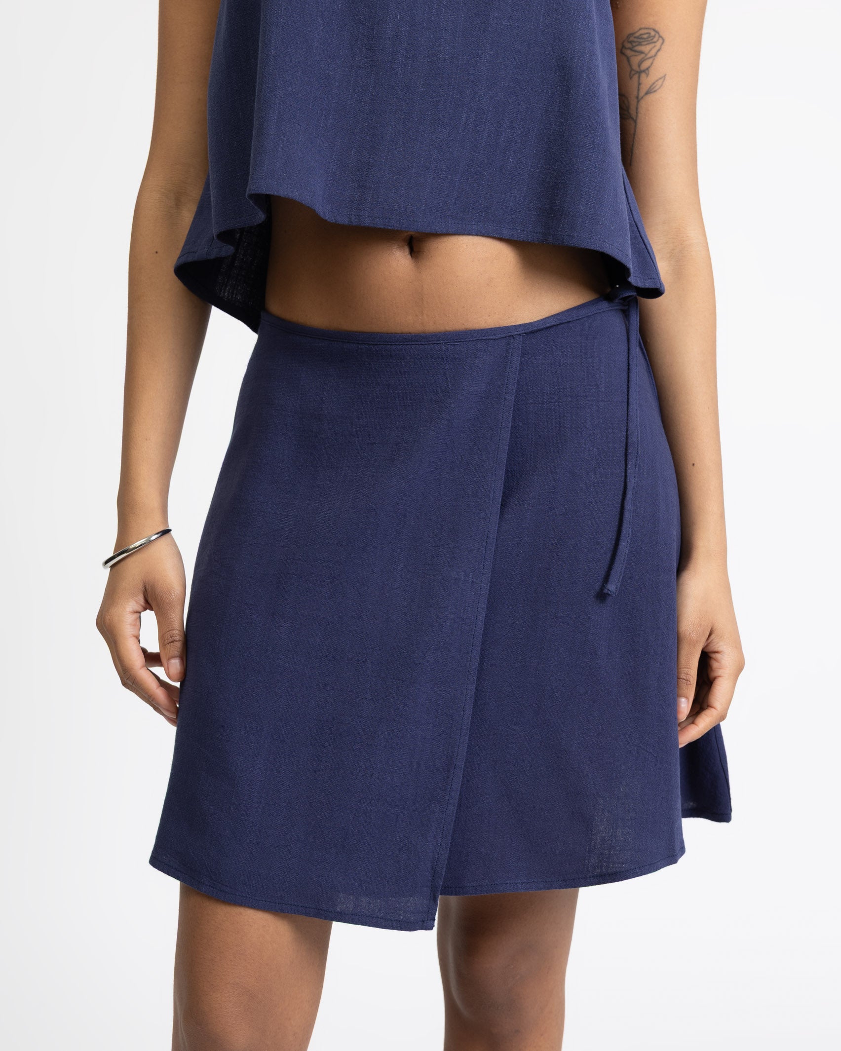 Kurzer Wickelrock aus Leinen-Mix