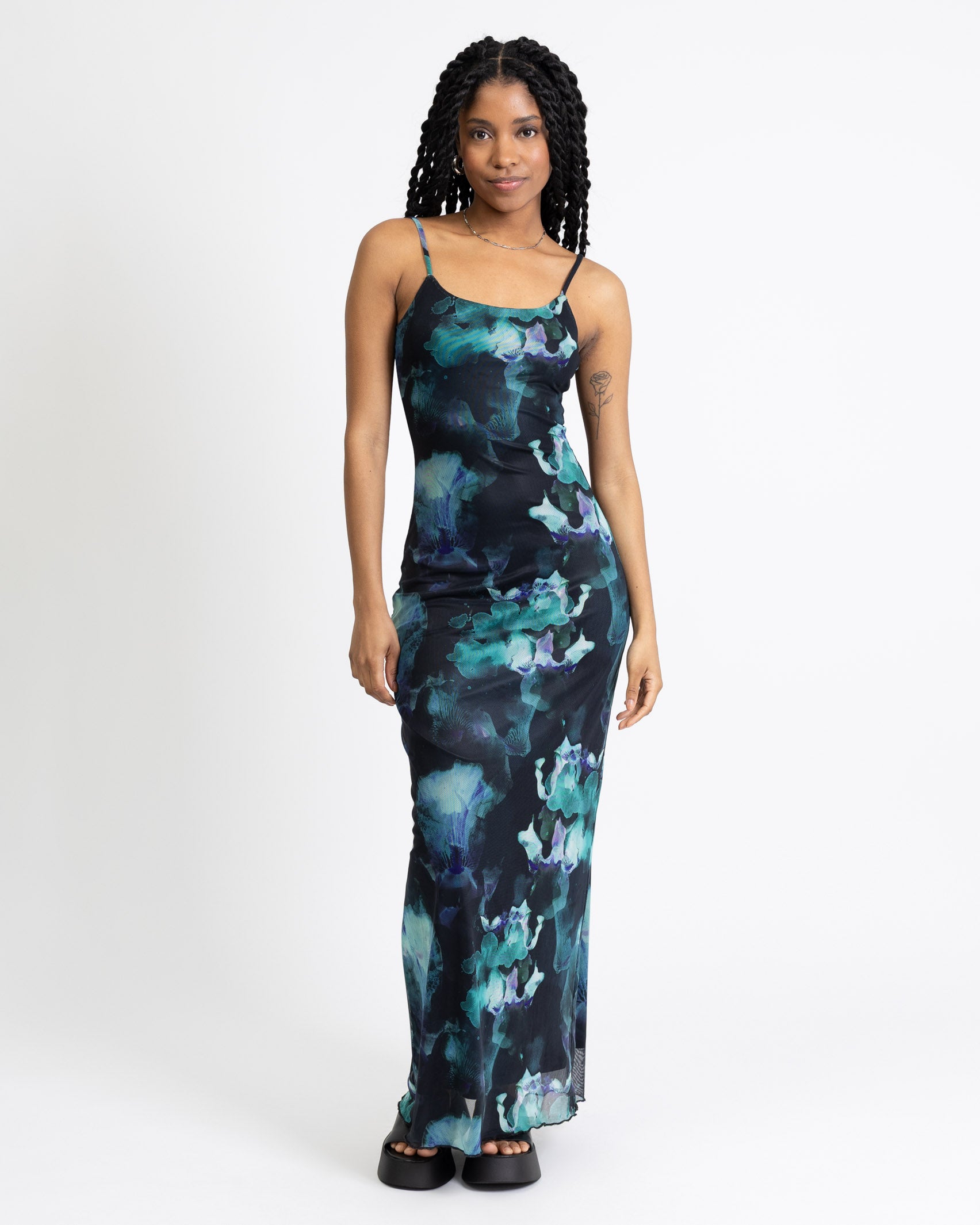 Maxikleid aus Mesh mit blauem Farbverlauf