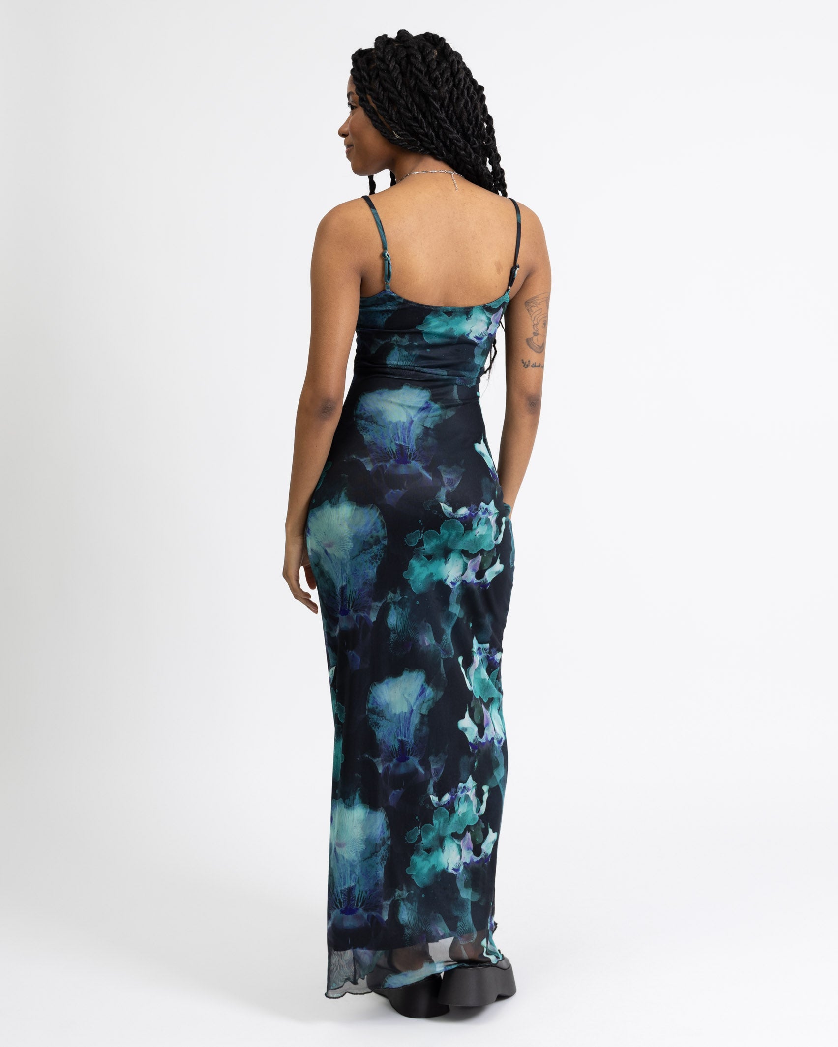 Maxikleid aus Mesh mit blauem Farbverlauf