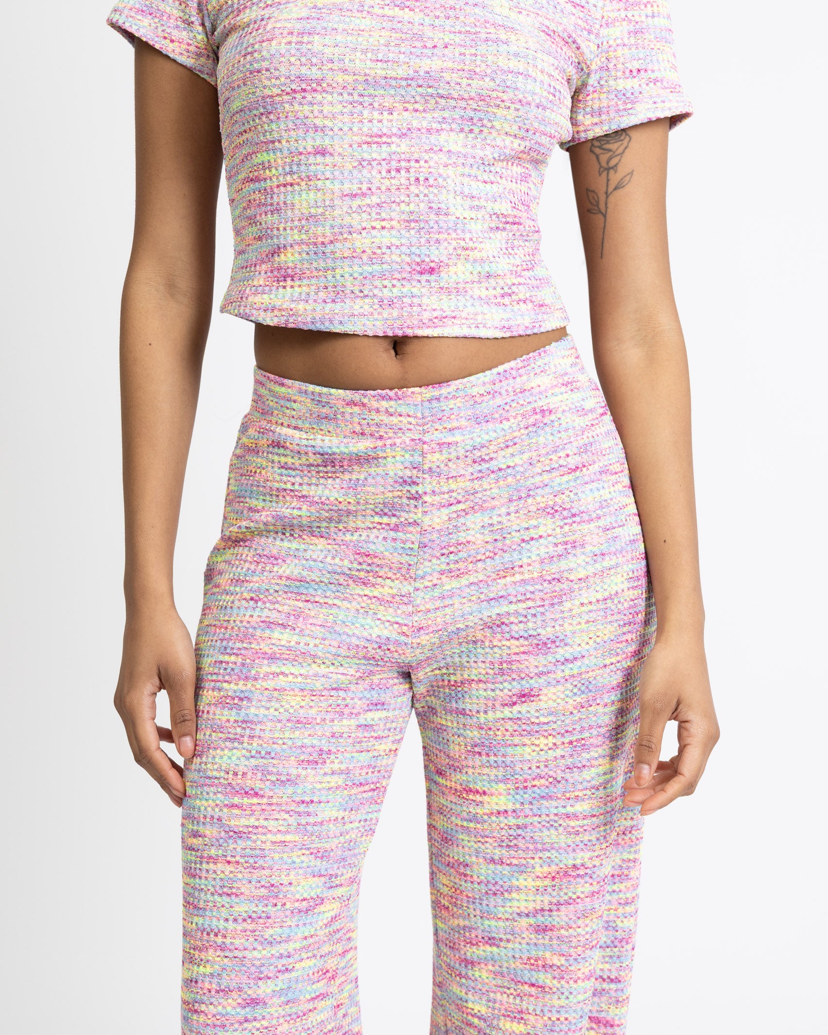 Bunte Hose mit Struktur