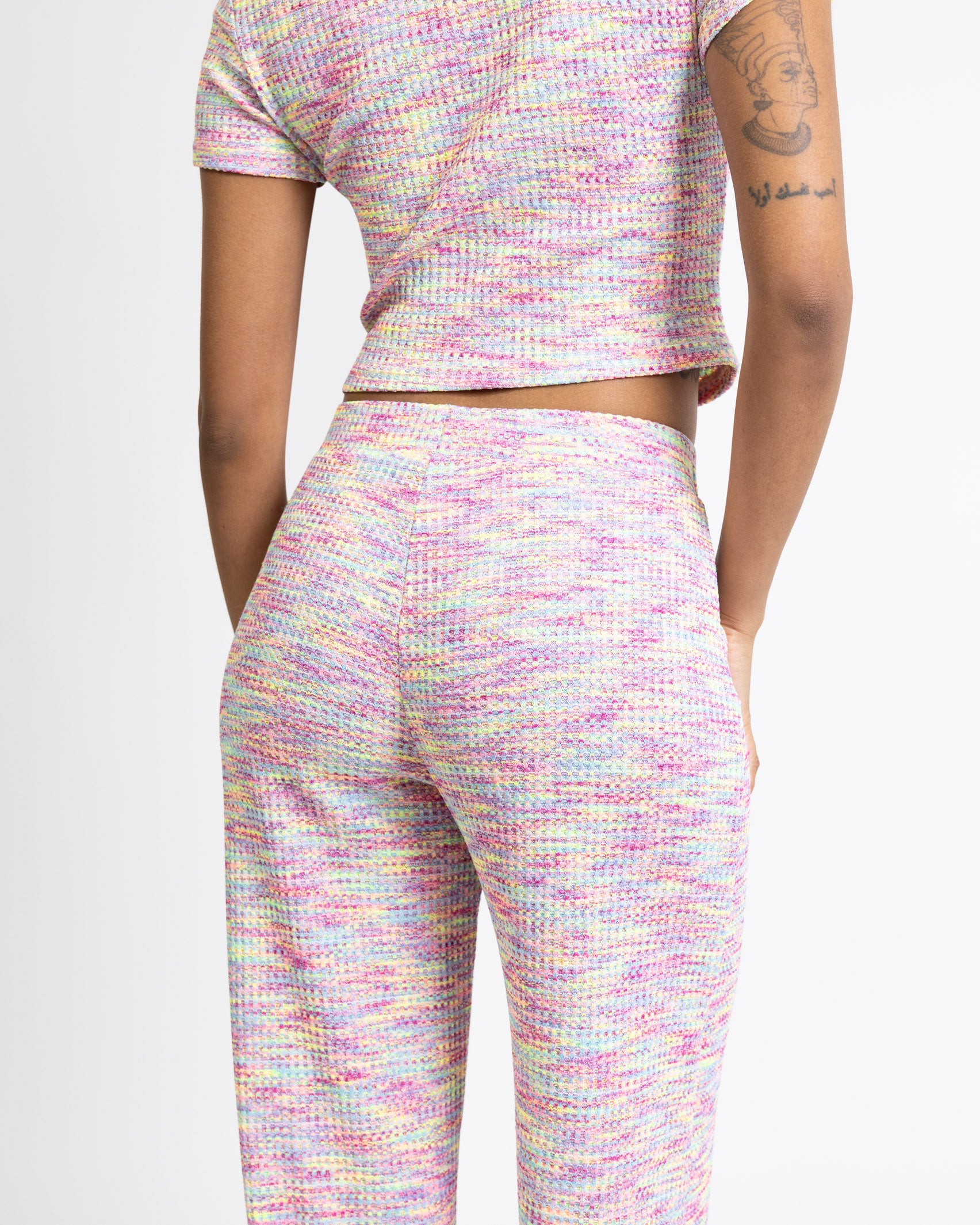 Bunte Hose mit Struktur