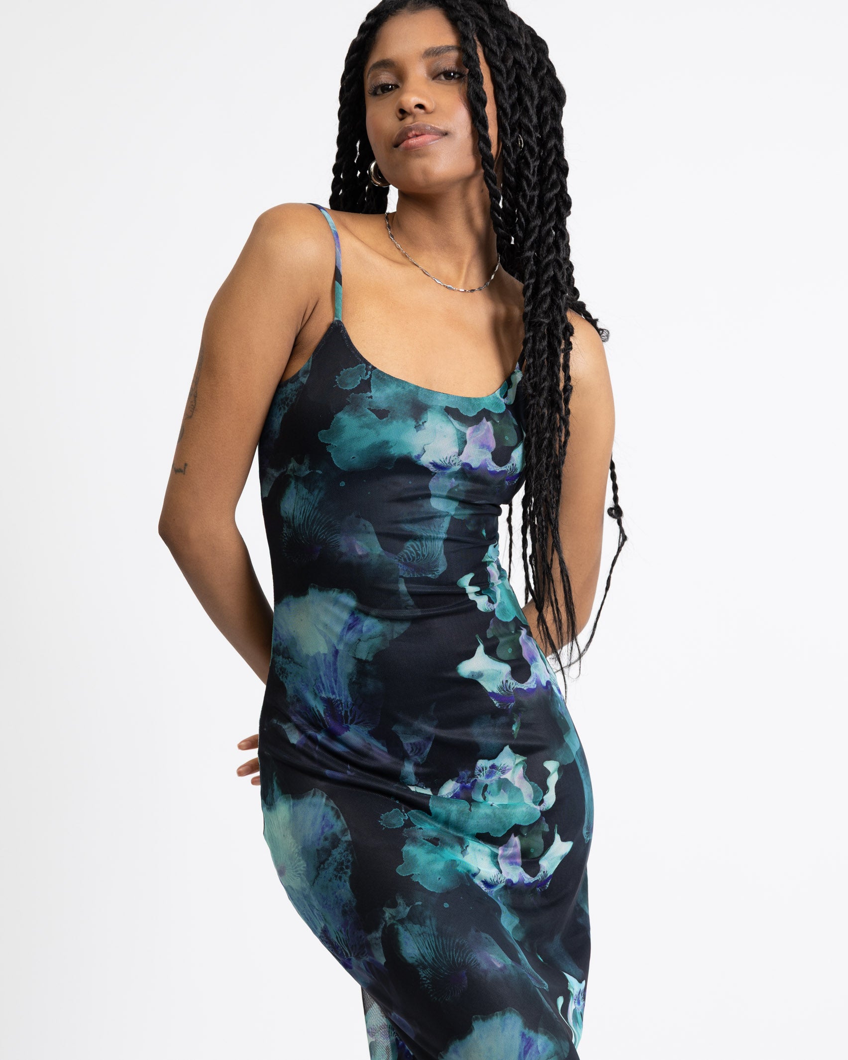 Maxikleid aus Mesh mit blauem Farbverlauf