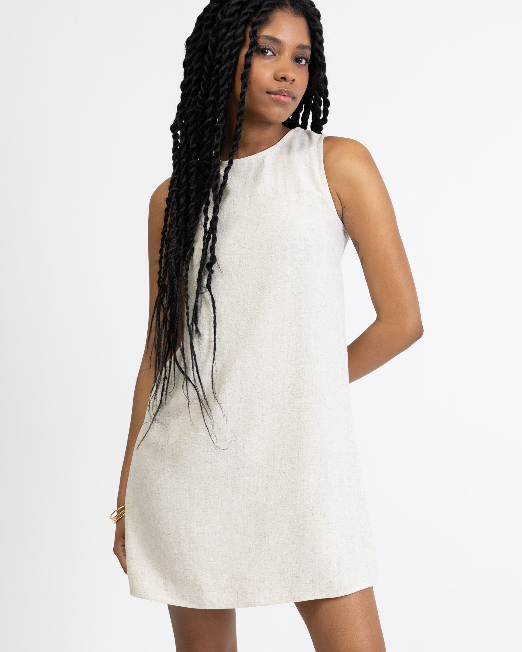 Rückenfreies Minikleid aus Leinen-Mix