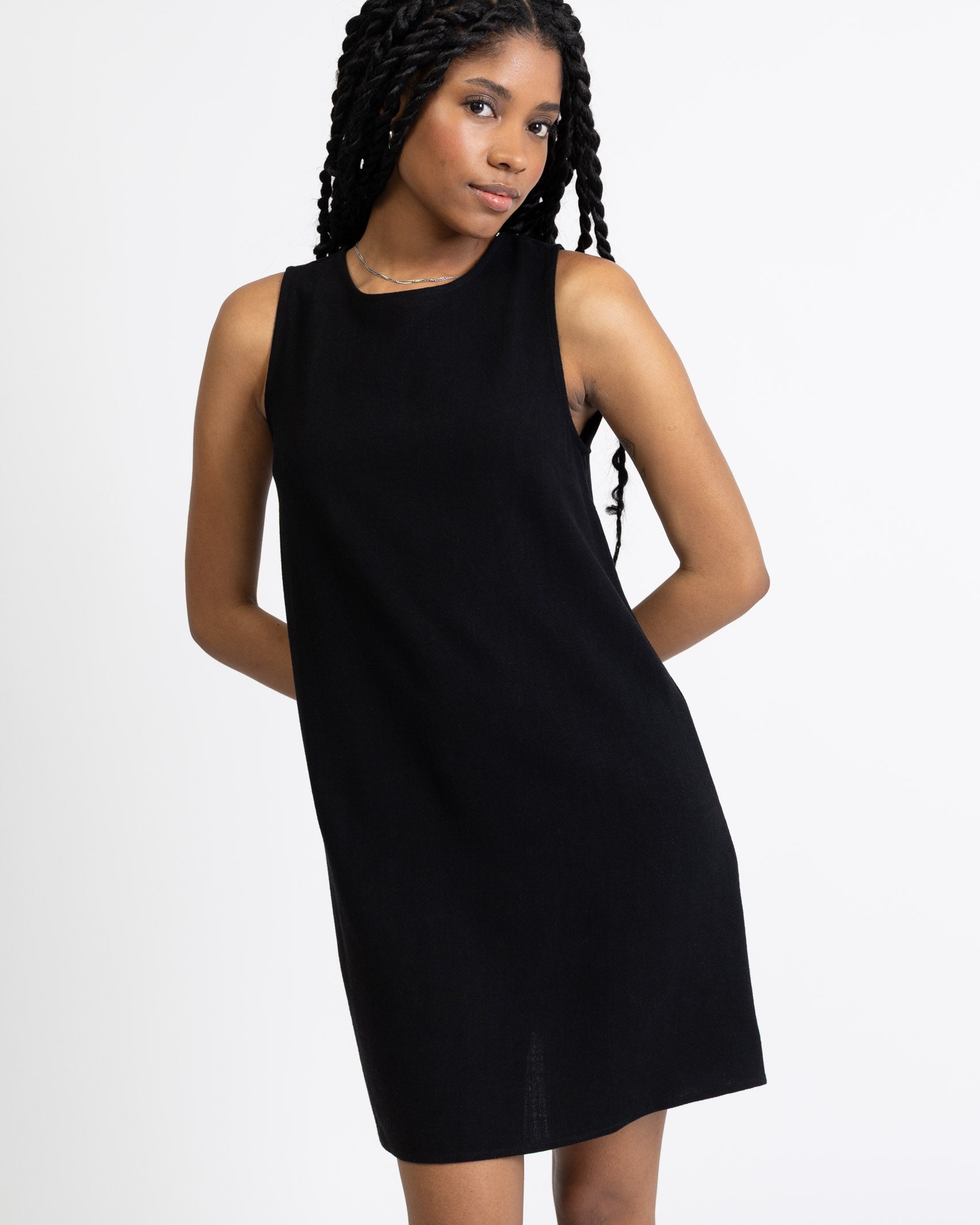 Rückenfreies Minikleid aus Leinen-Mix