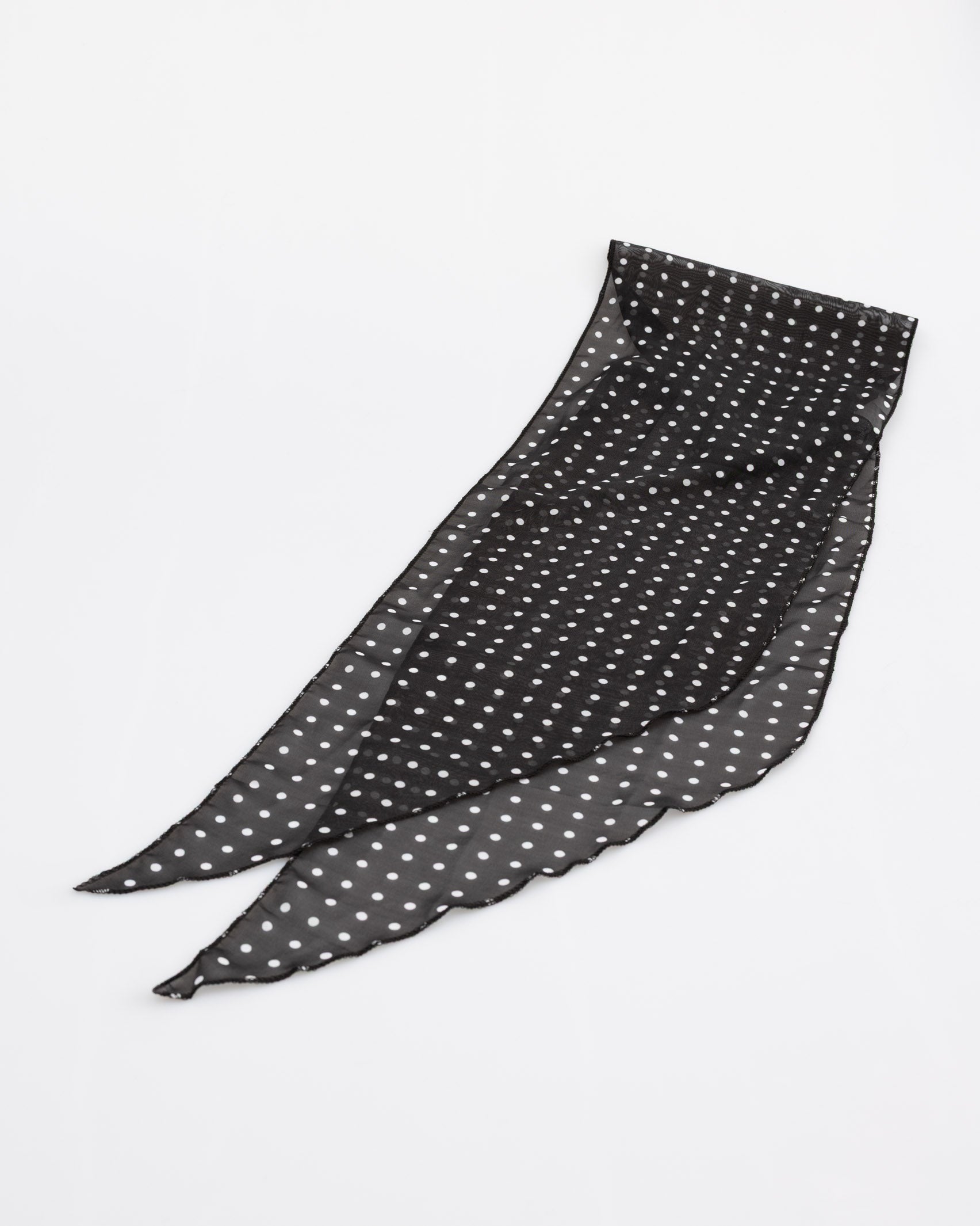 Schmales Tuch mit Polkadots