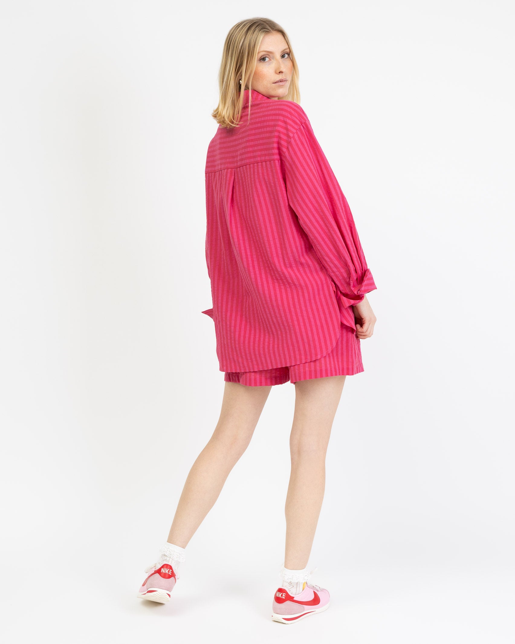 Farbenfrohe gestreifte Bluse