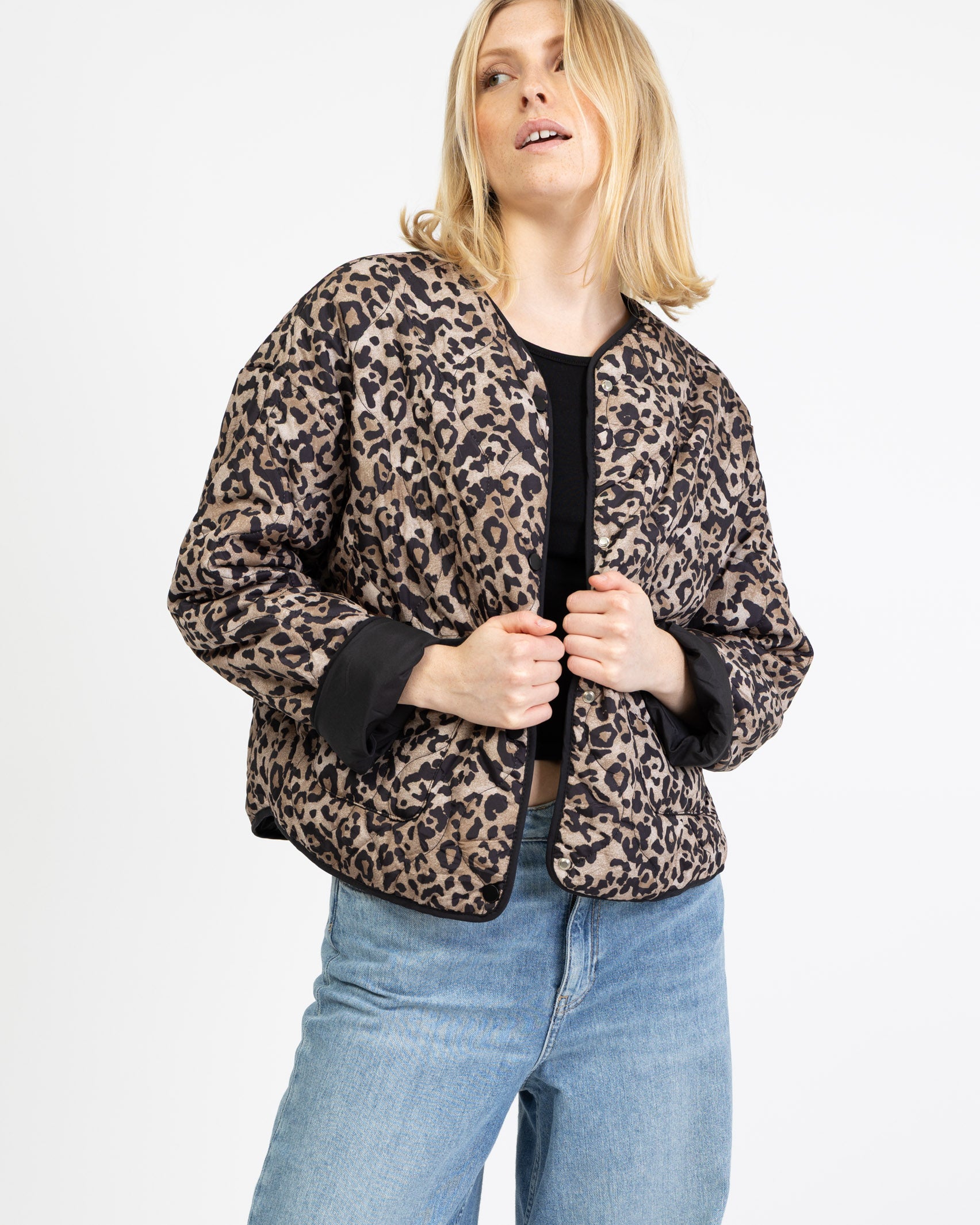 Gesteppte Jacke mit Leomuster