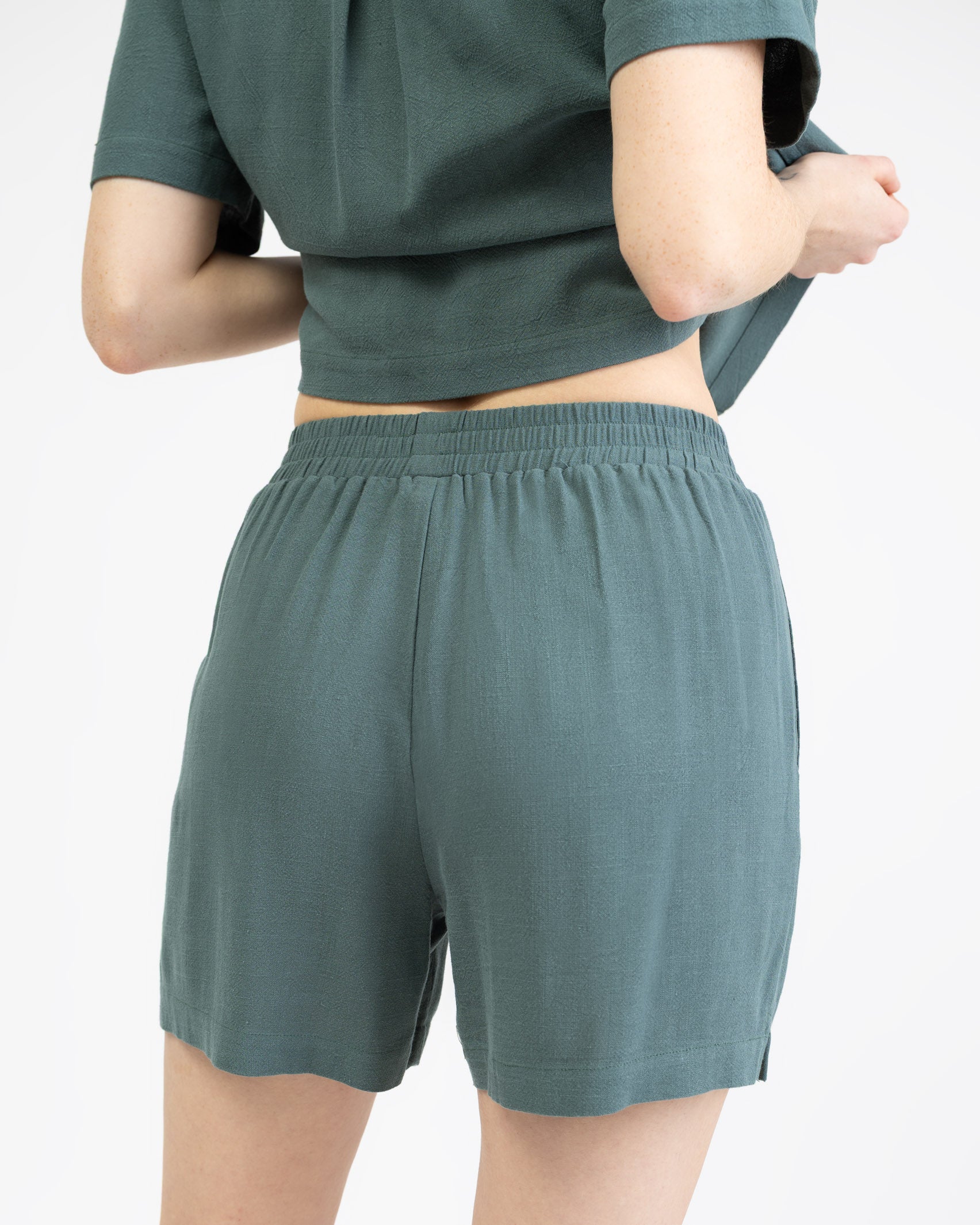 Kurze Shorts aus Leinen-Mix