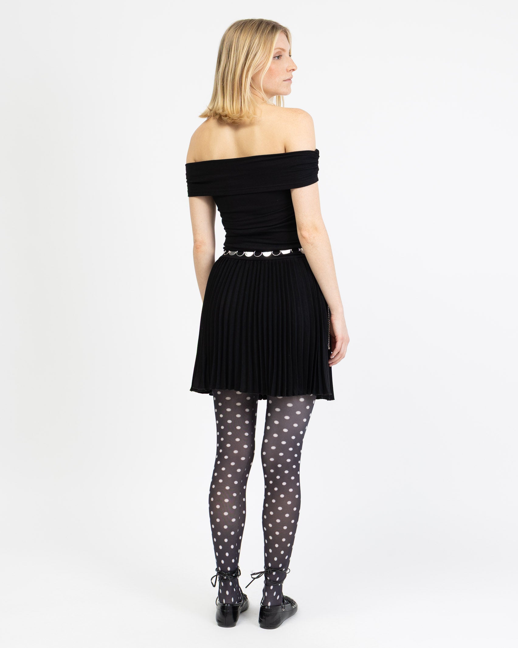 Schulterfreies Kleid mit Faltenrock