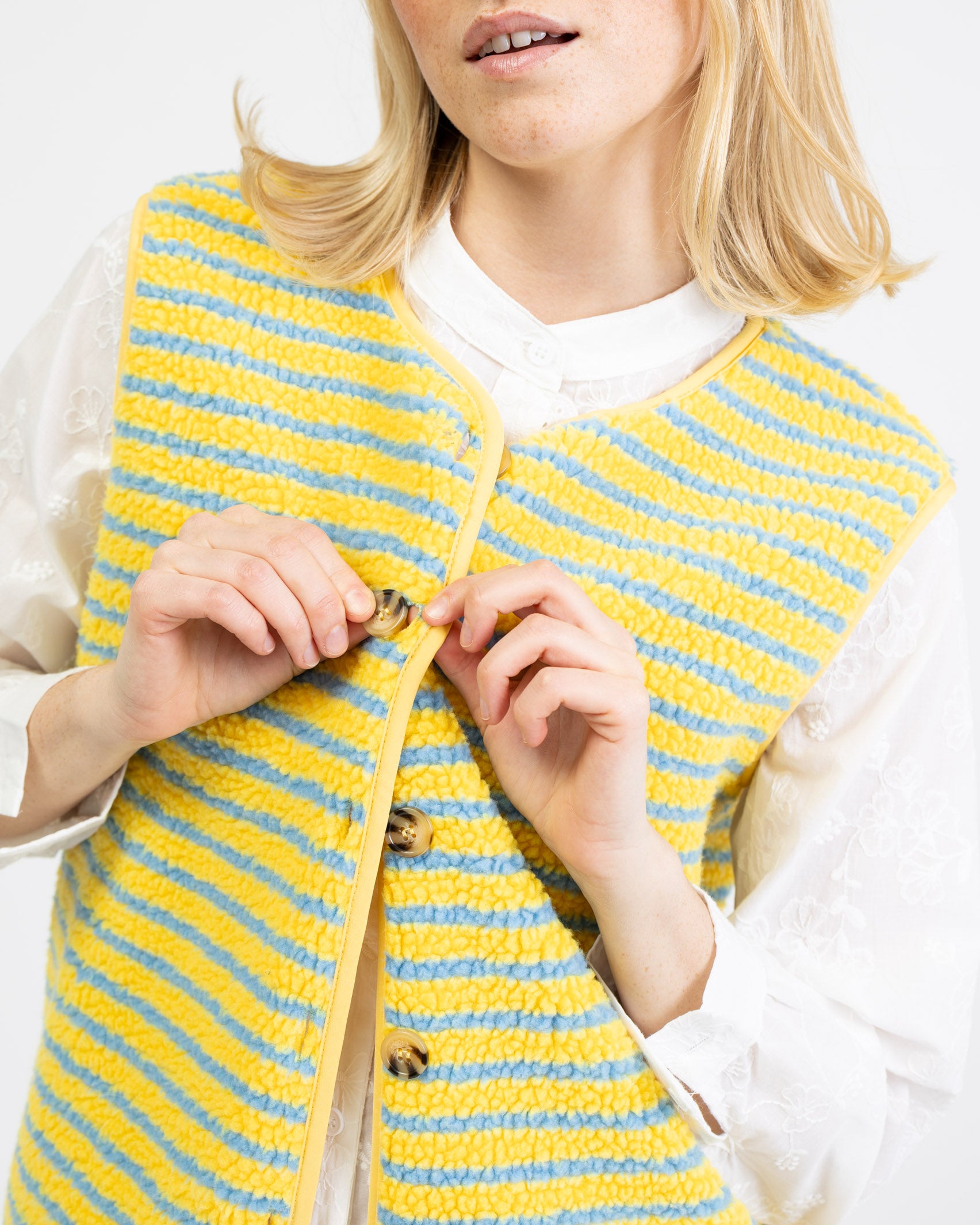 Gestreifte Teddy Weste