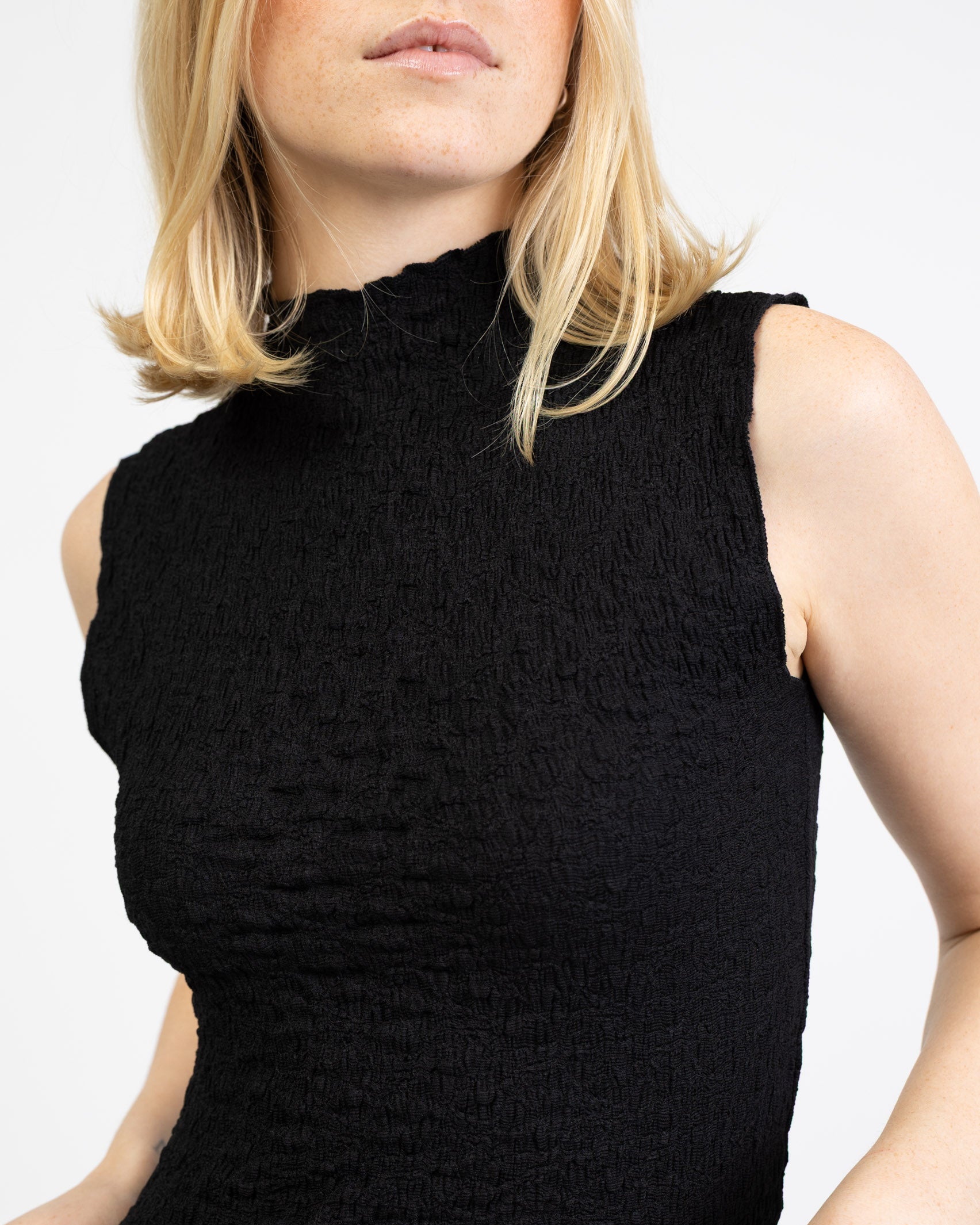 Top aus gecrinkeltem Material