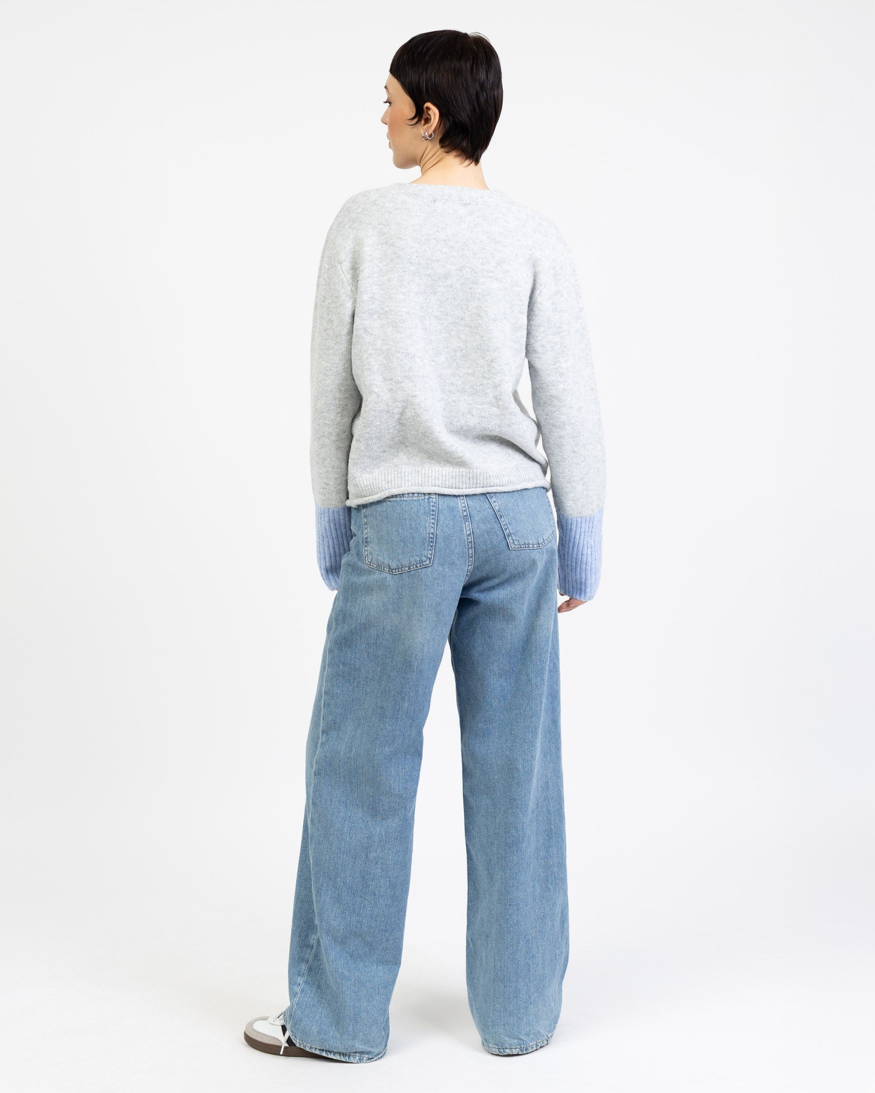 Strickjacke mit abgesetzten Ärmeln