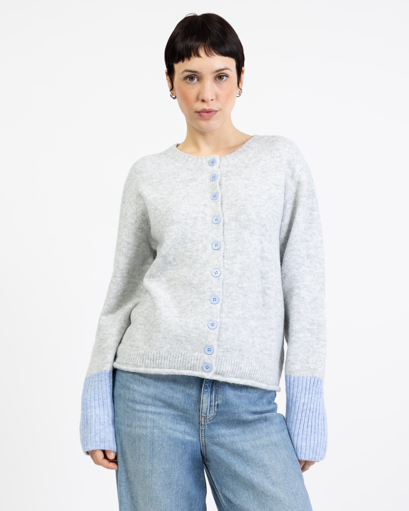 Strickjacke mit abgesetzten Ärmeln
