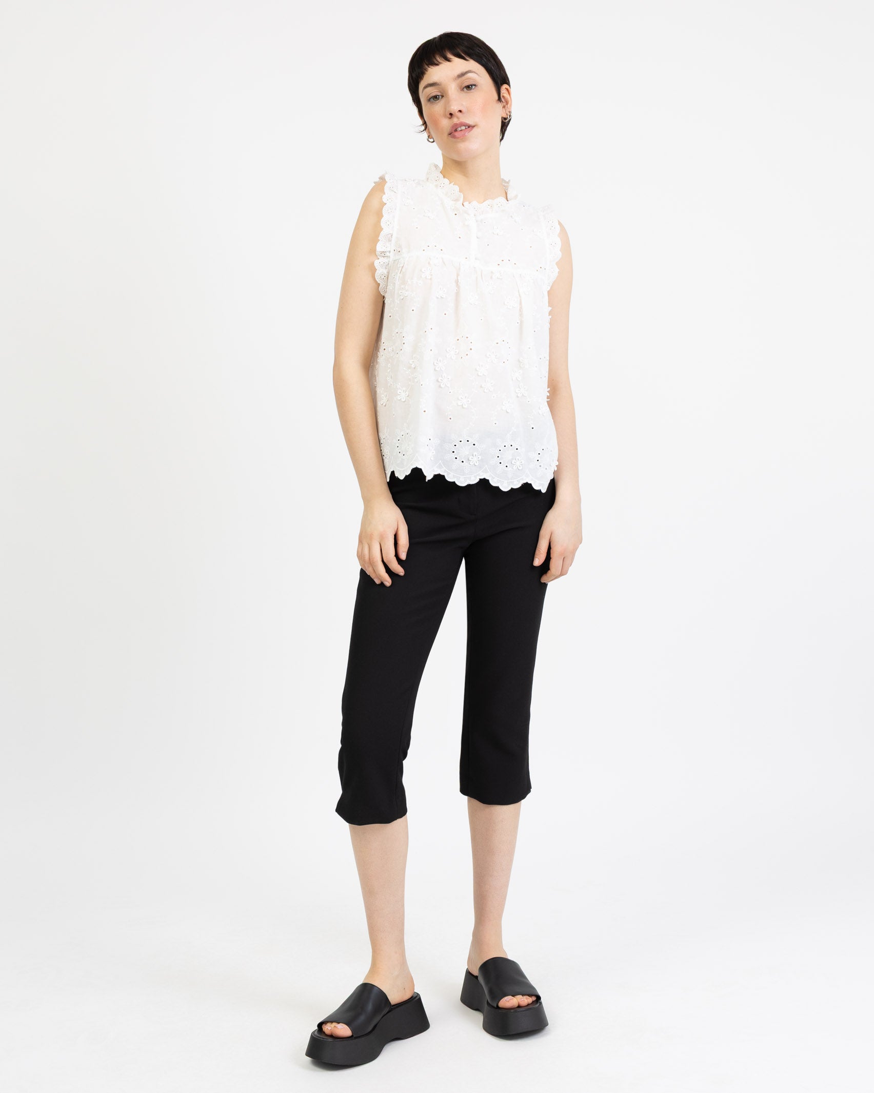 Bluse mit bestickten Blumendetails