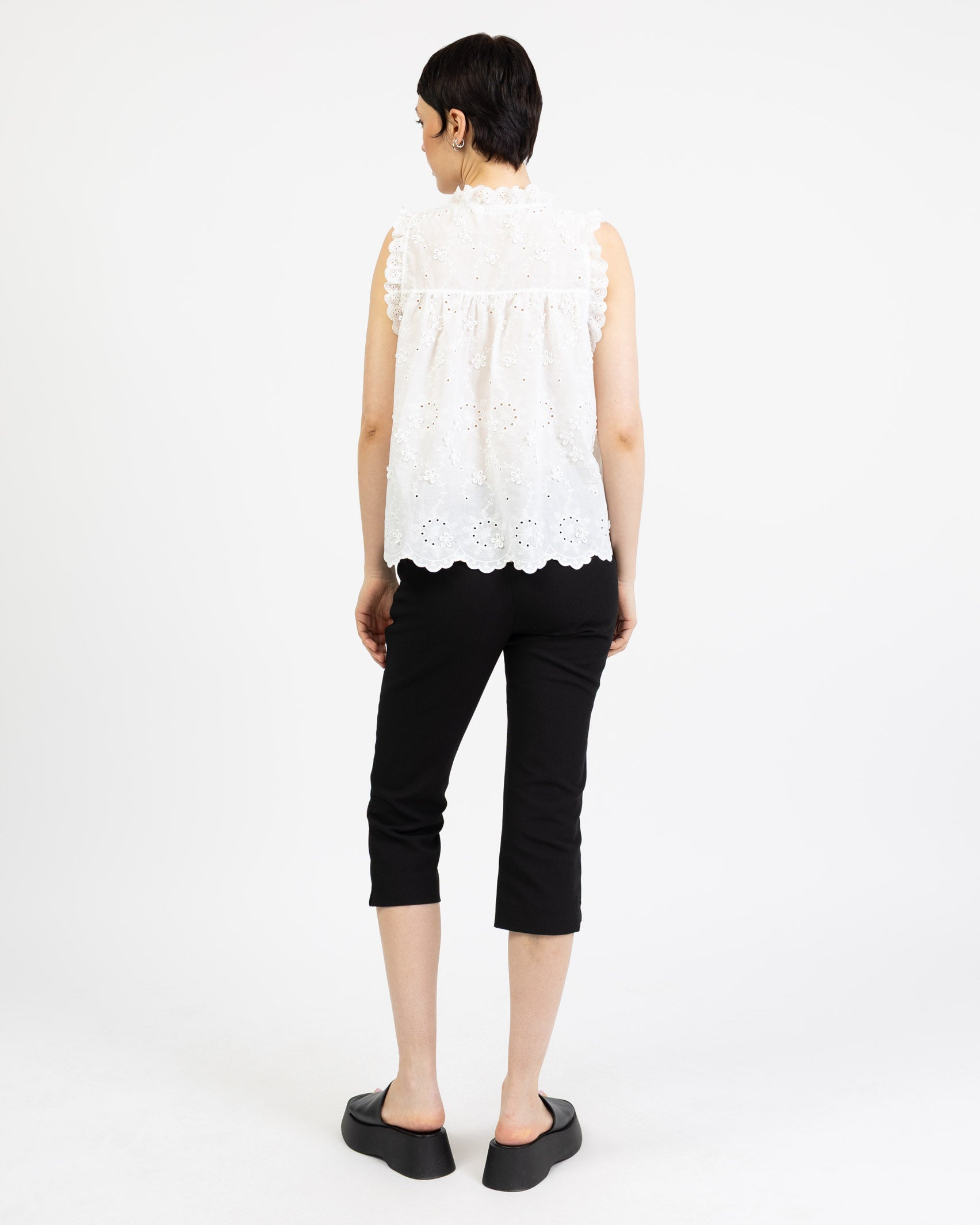 Bluse mit bestickten Blumendetails