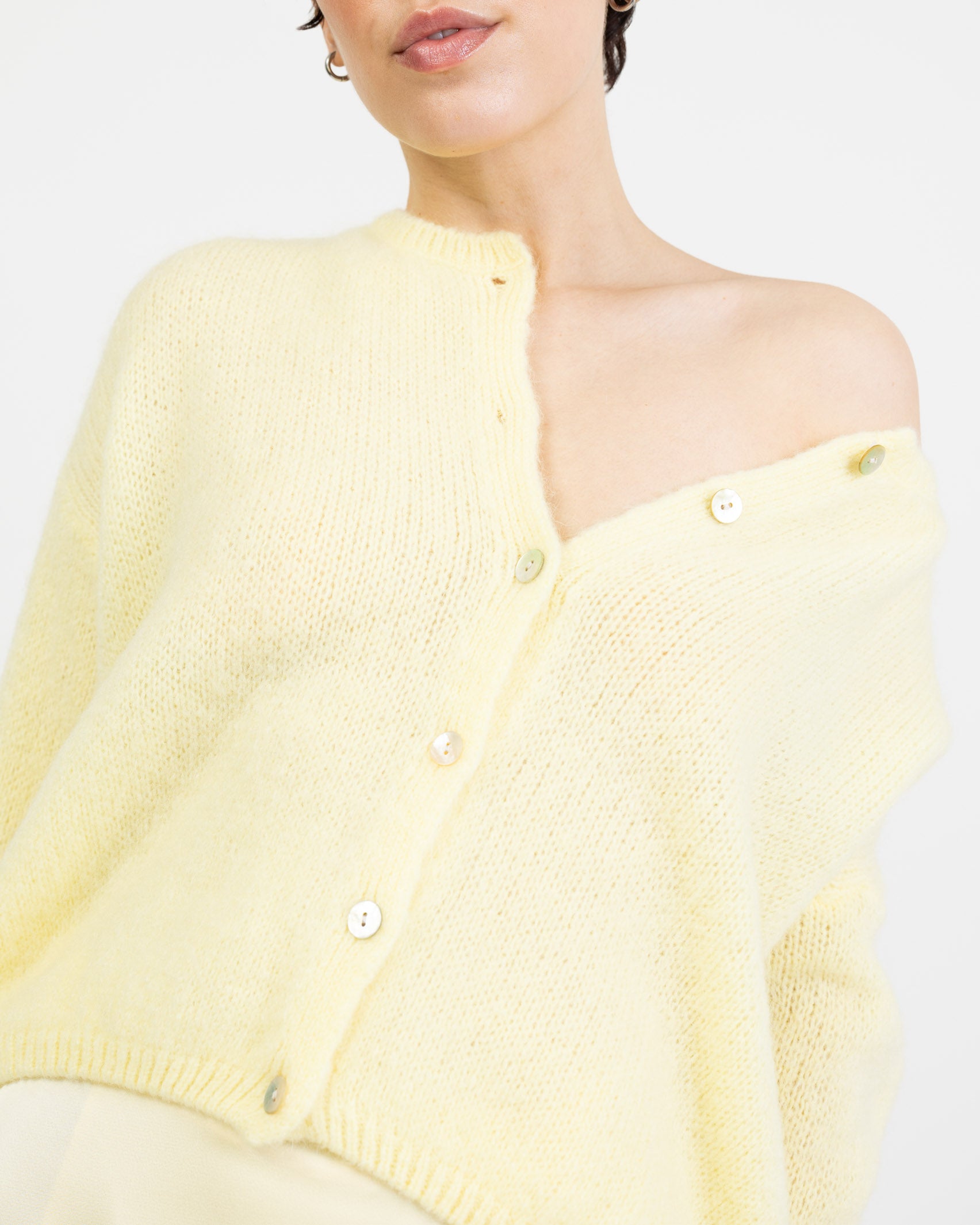 Weiche einfarbige Strickjacke