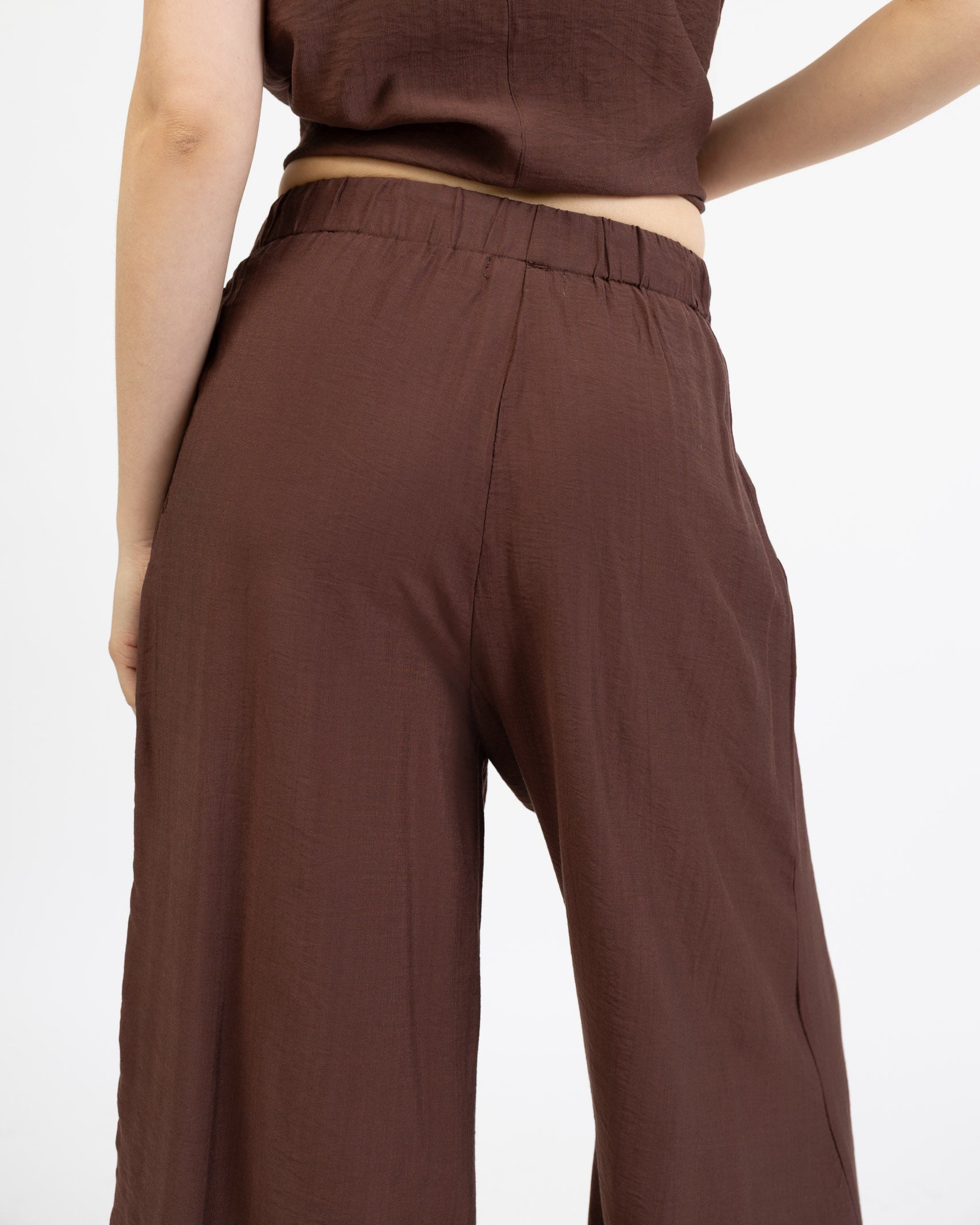 Lockere Stoffhose mit weitem Bein