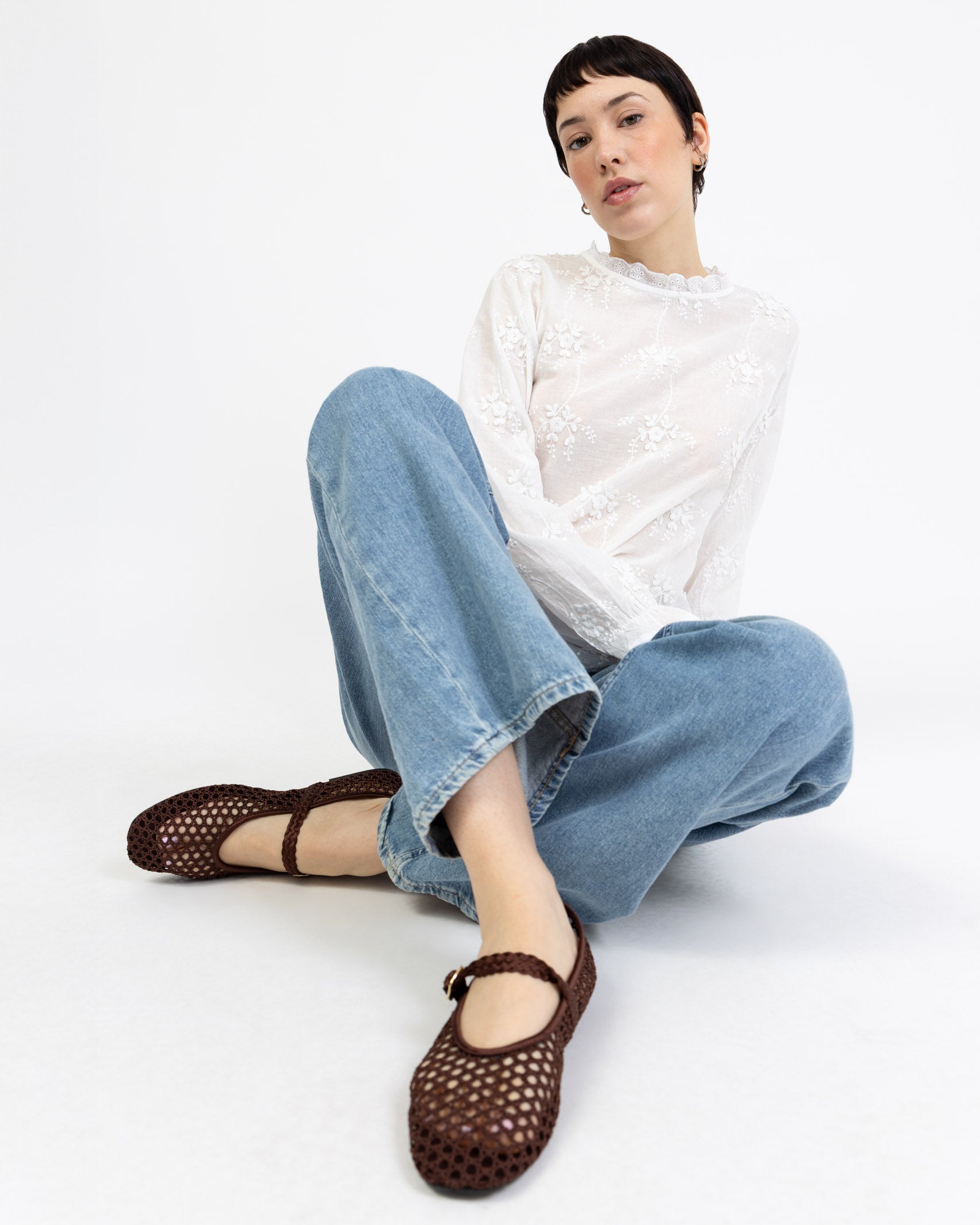 Sommerliche Bluse mit Blumestickerei