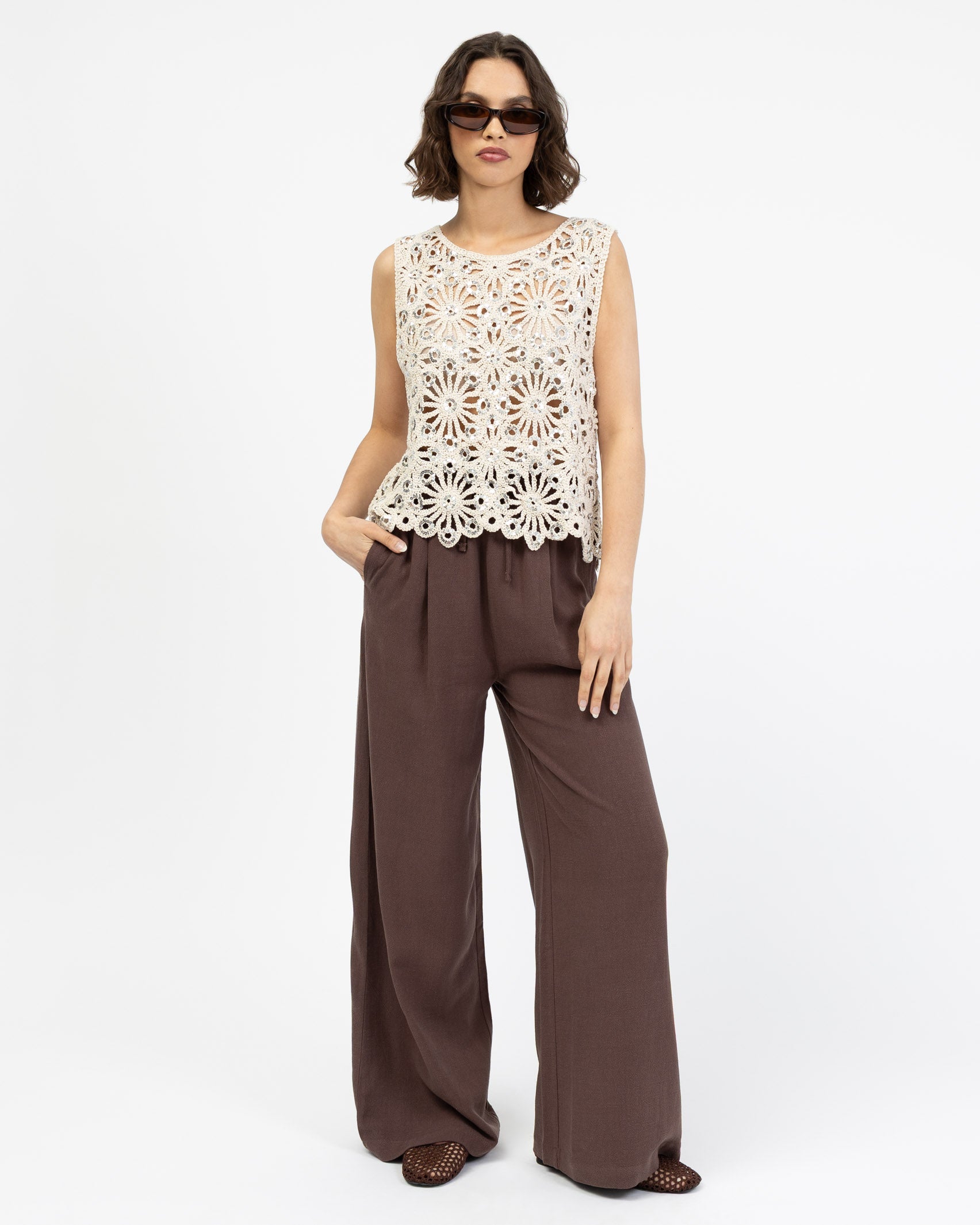 Häkeltop mit Paillettenverzierungen