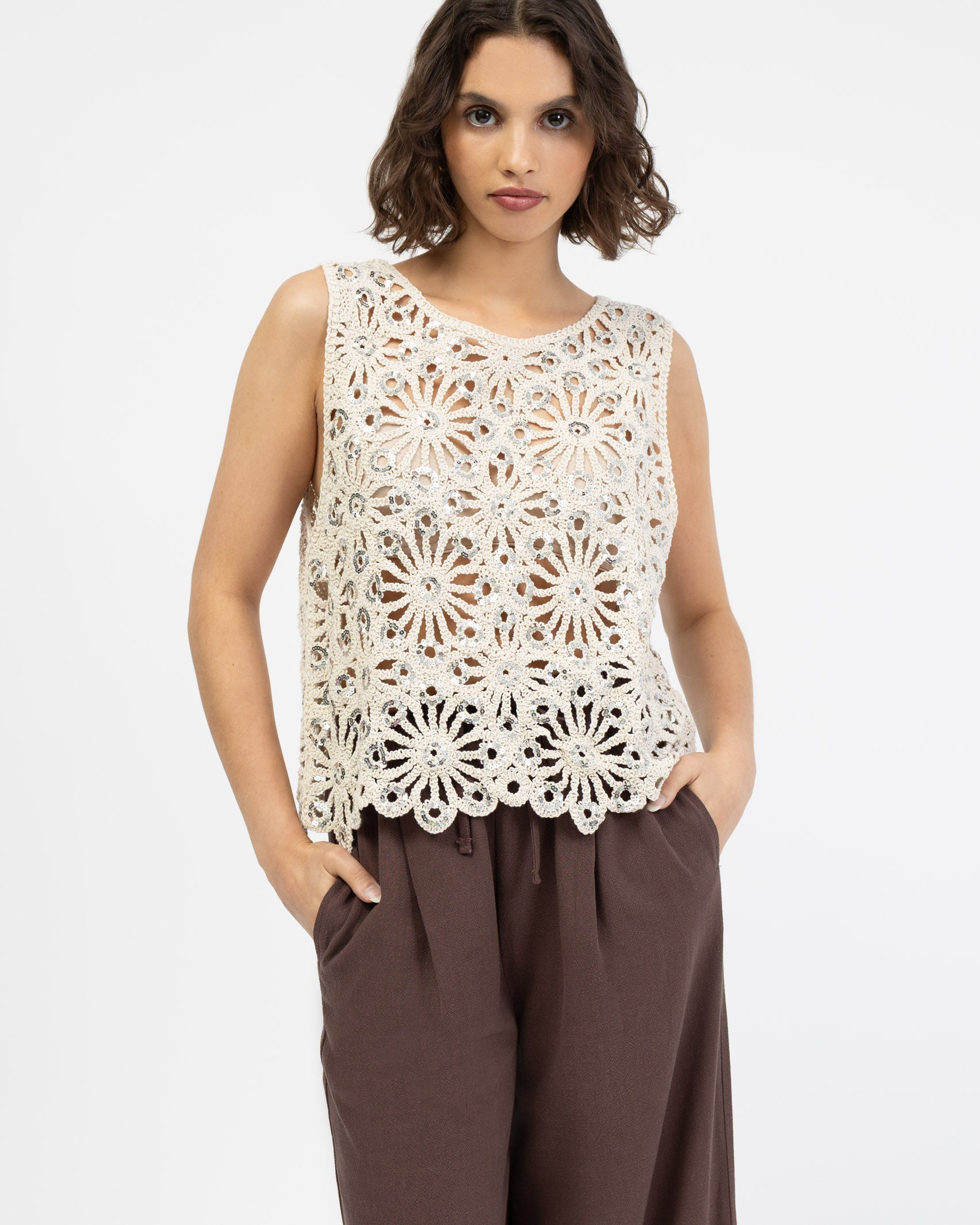 Häkeltop mit Paillettenverzierungen