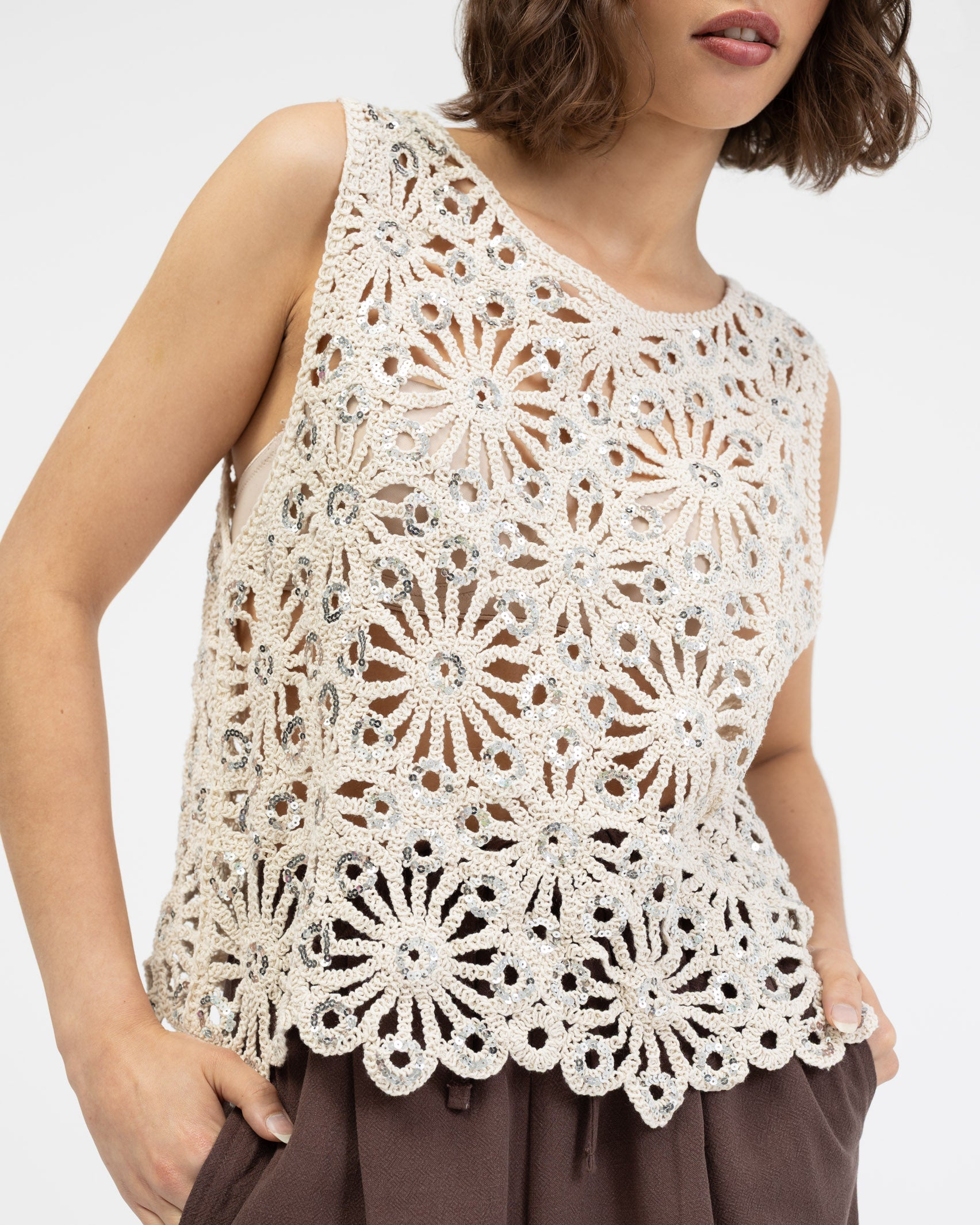 Häkeltop mit Paillettenverzierungen