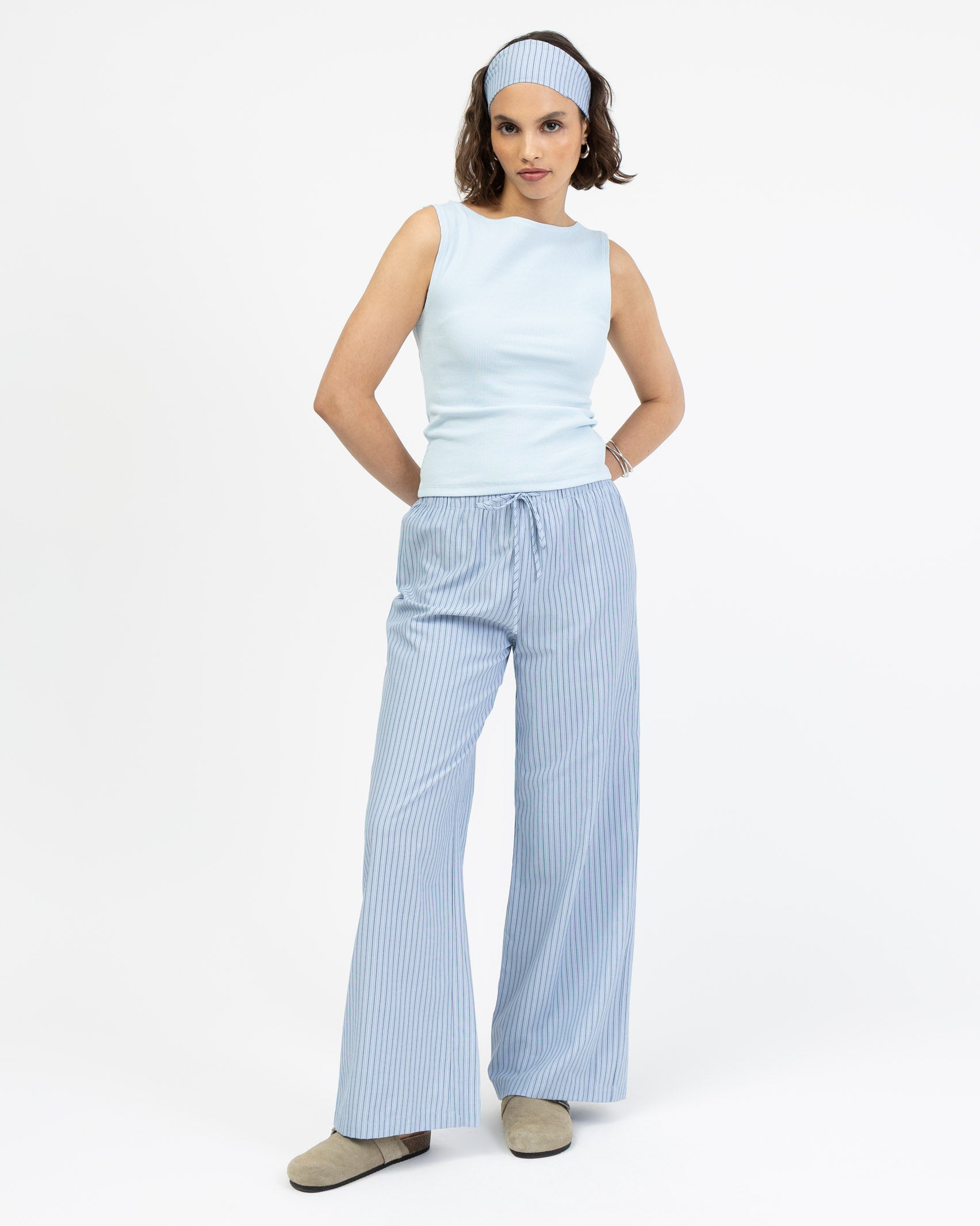 Gestreifte Hose mit Bindebändern