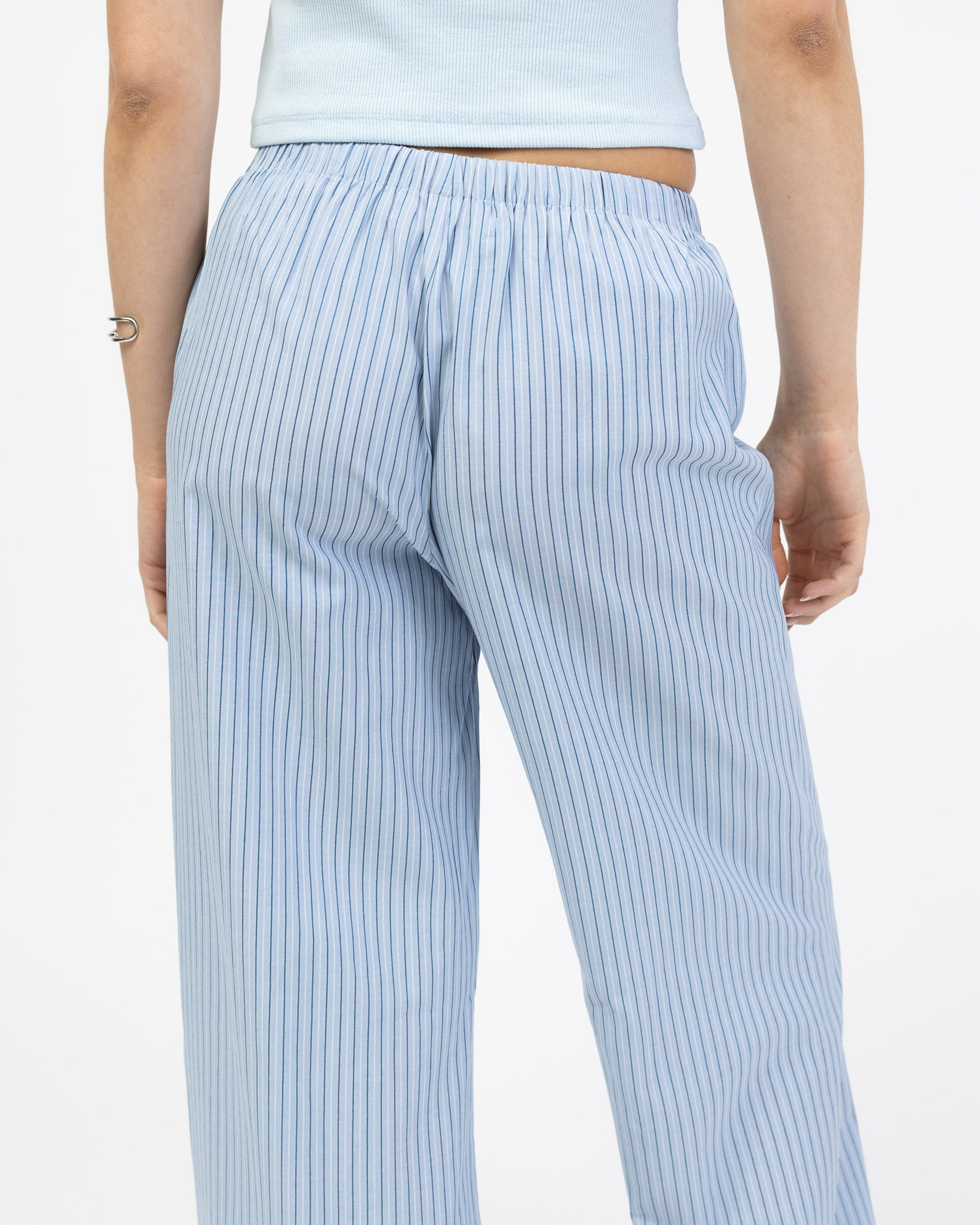 Gestreifte Hose mit Bindebändern