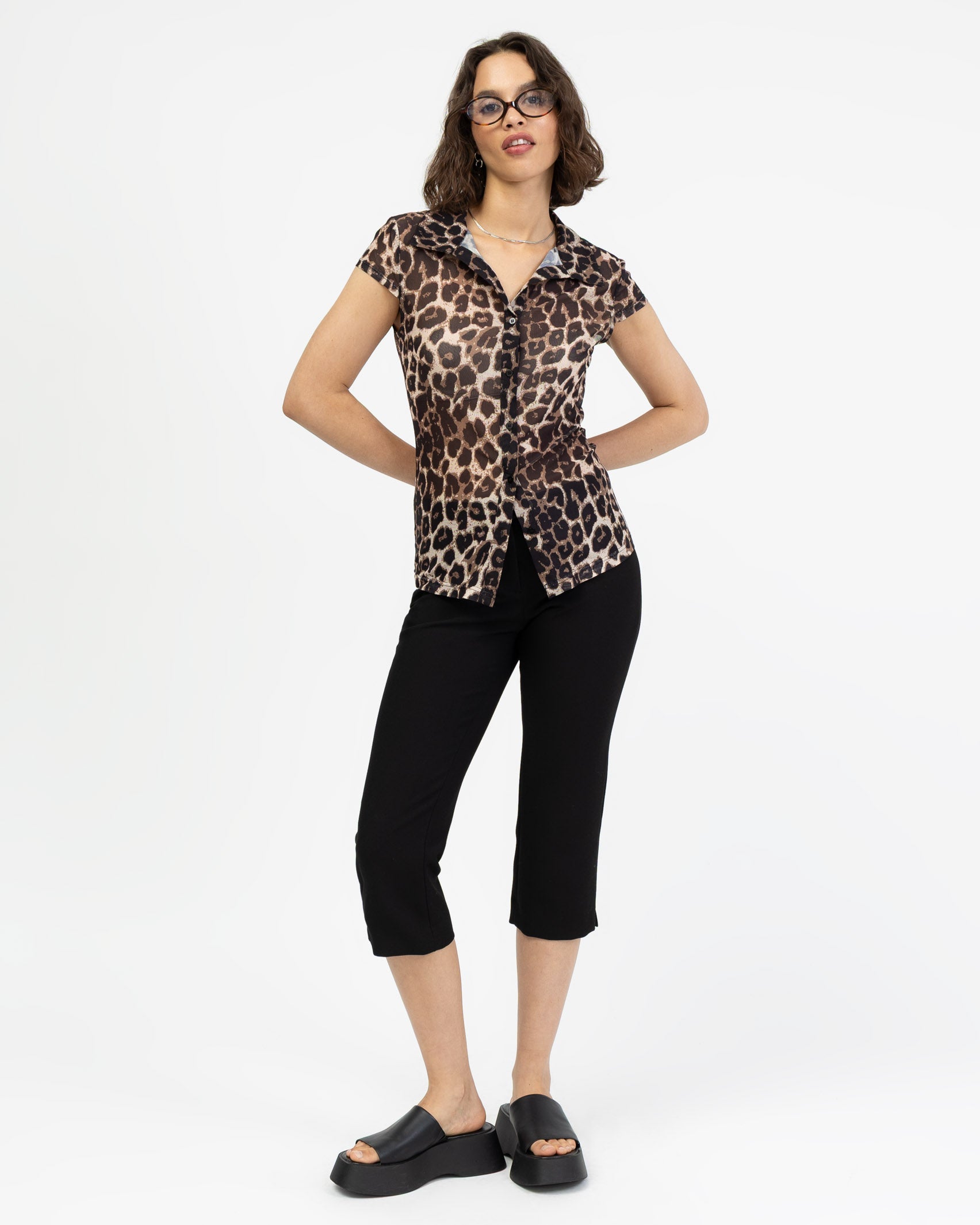 Mesh Kurzarmbluse mit Leoprint