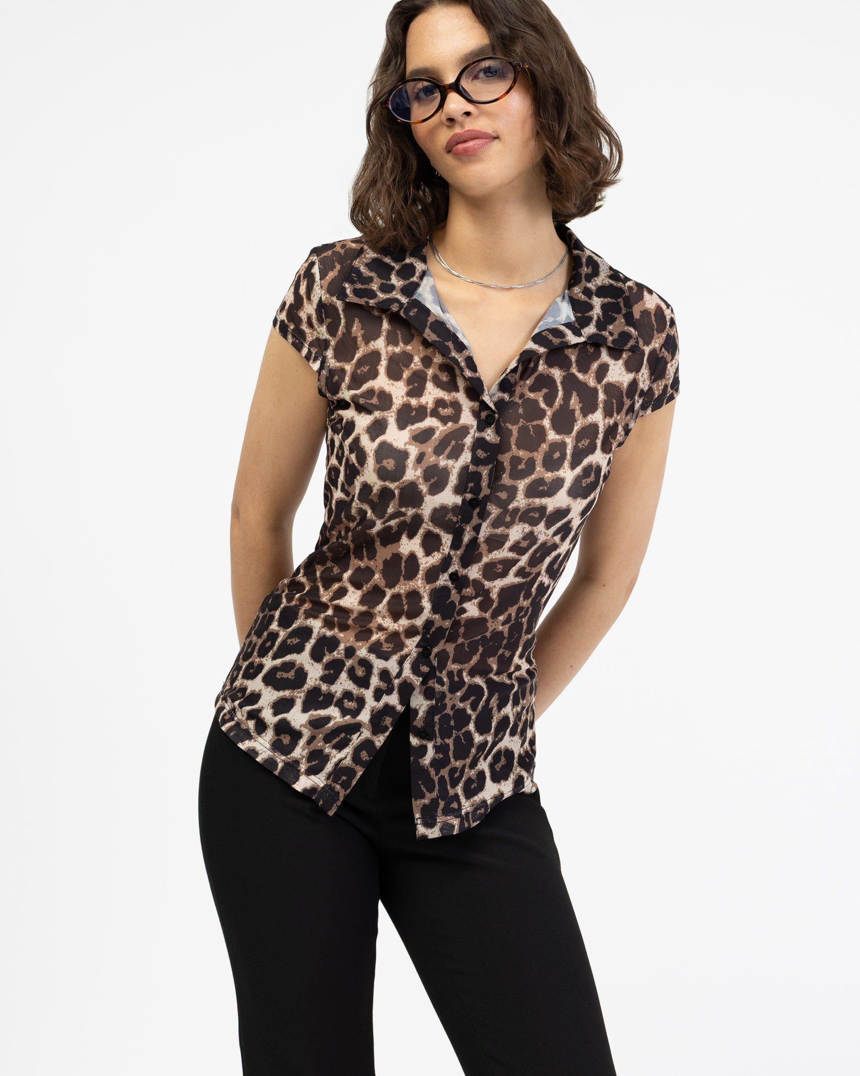 Mesh Kurzarmbluse mit Leoprint