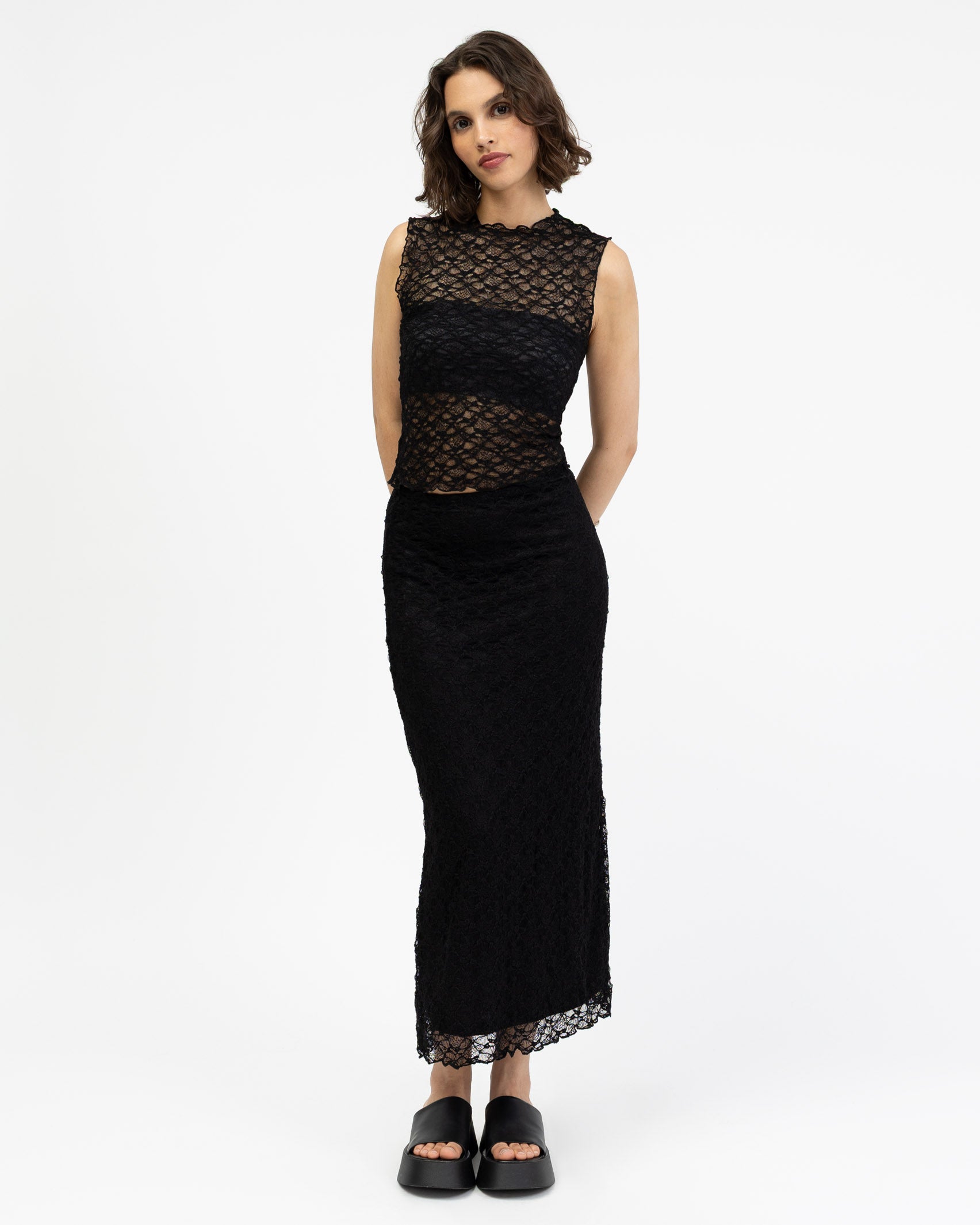 Spitzentop mit Blumenstruktur