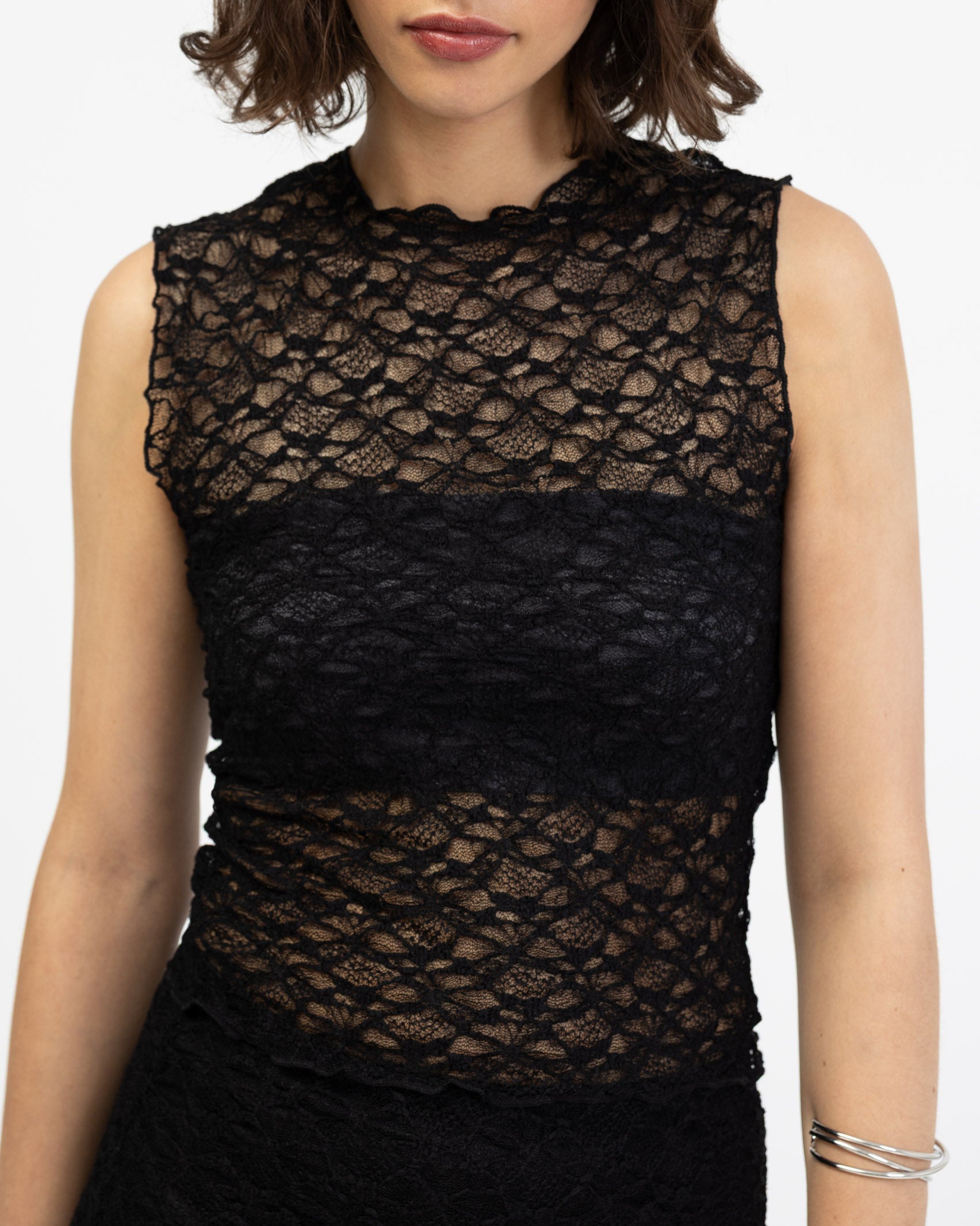 Spitzentop mit Blumenstruktur