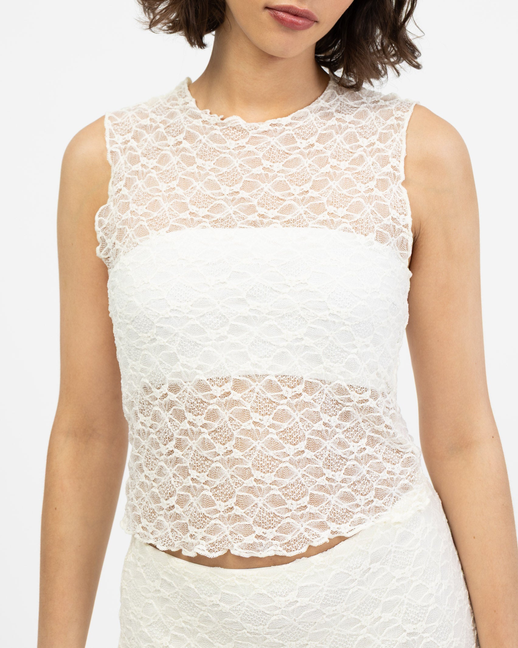 Spitzentop mit Blumenstruktur