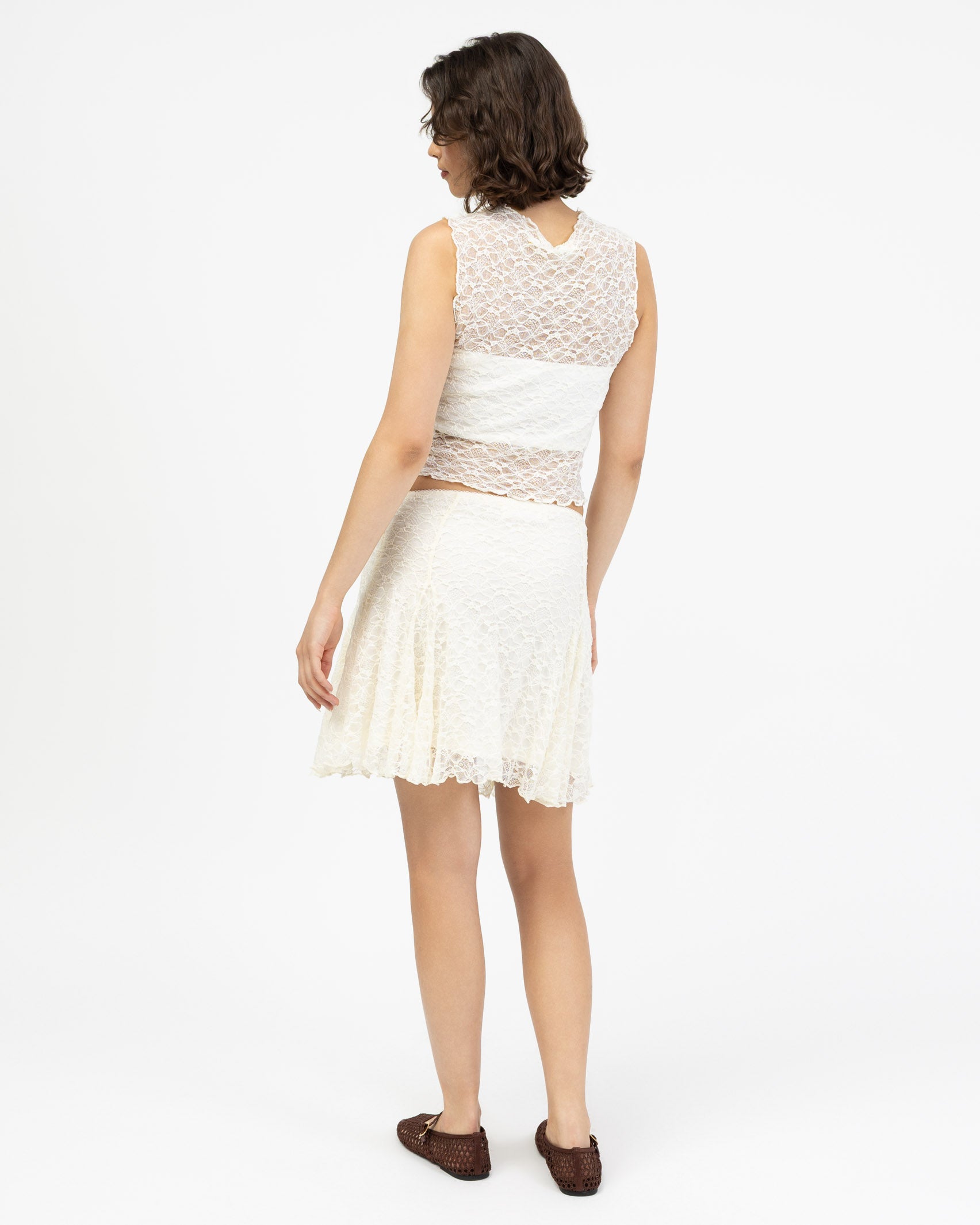 Asymmetrischer Spitzenrock mit Blumenstruktur