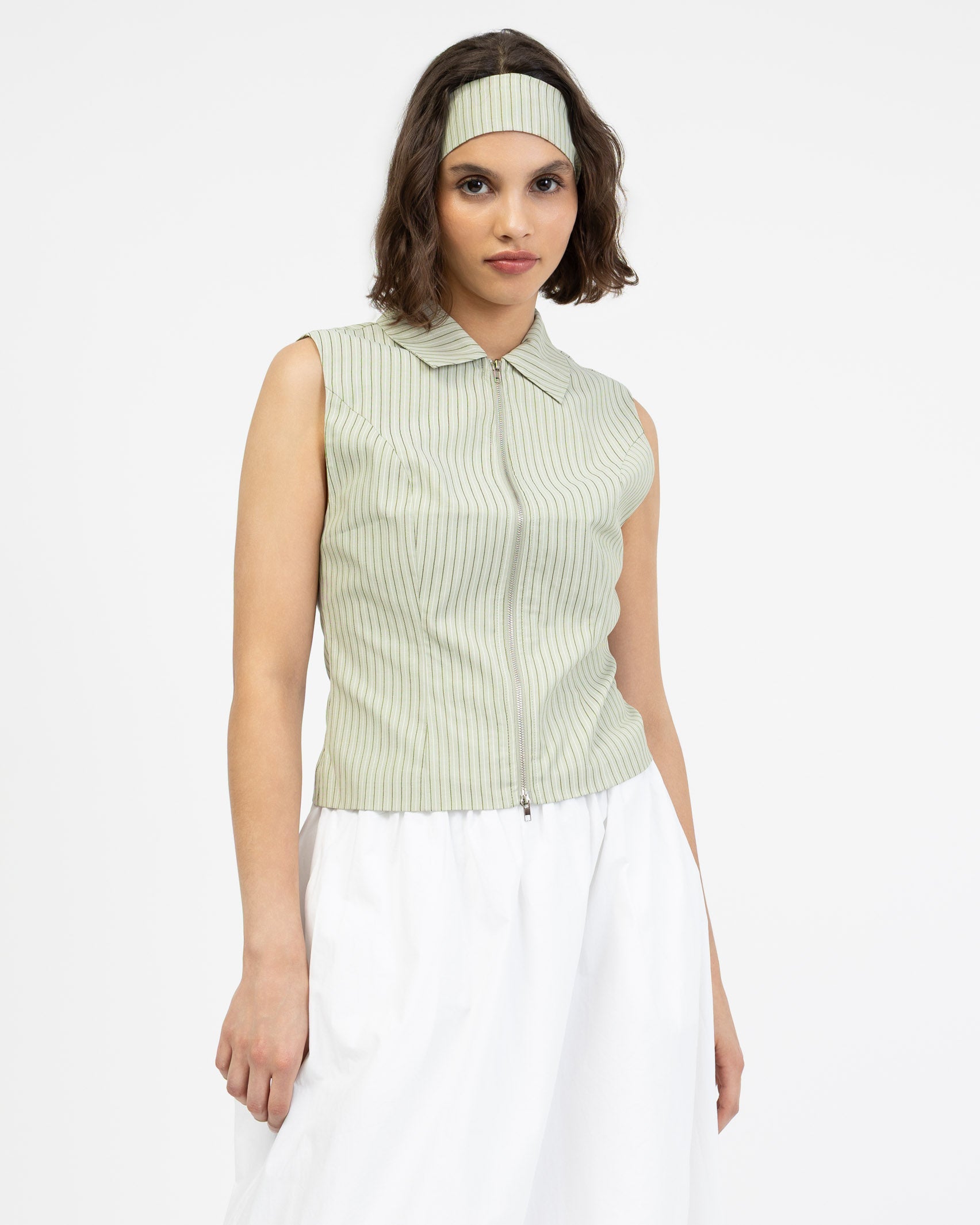 Gestreifte Kurzarmbluse mit Reißverschluss