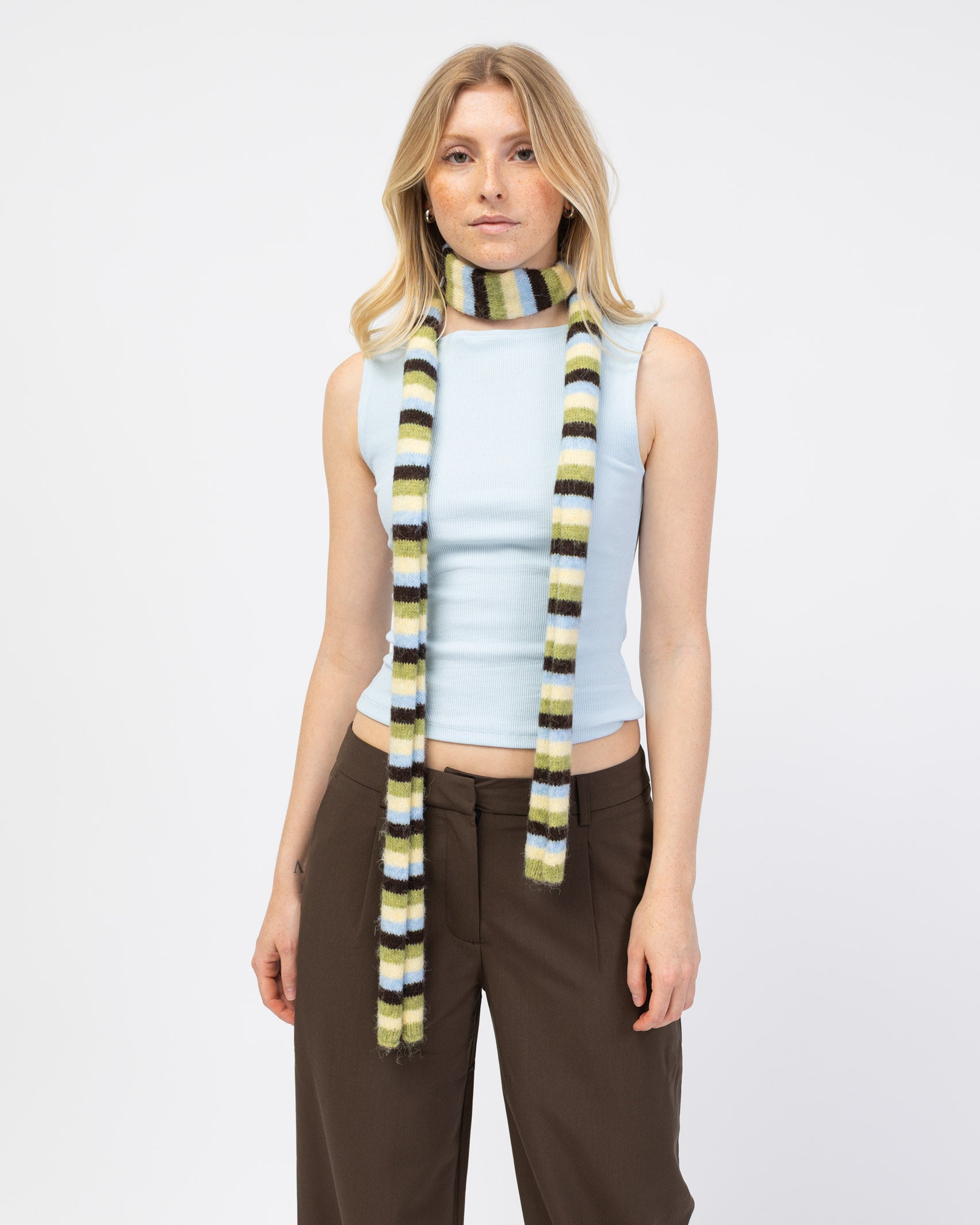 Dünner Schal gestreift von vorne