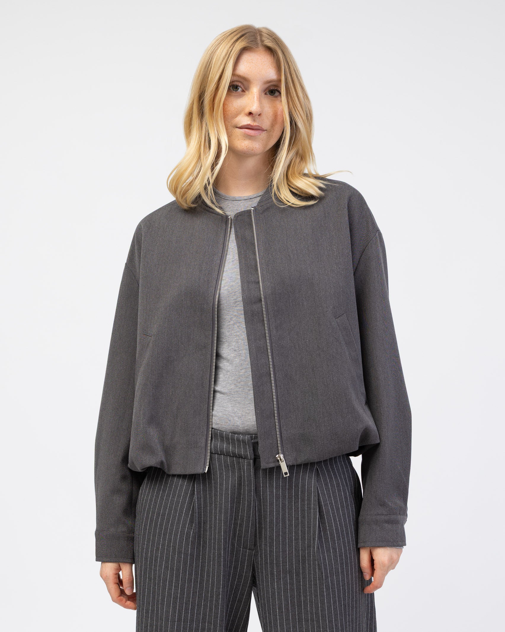 Leichte Bomberjacke von vorne