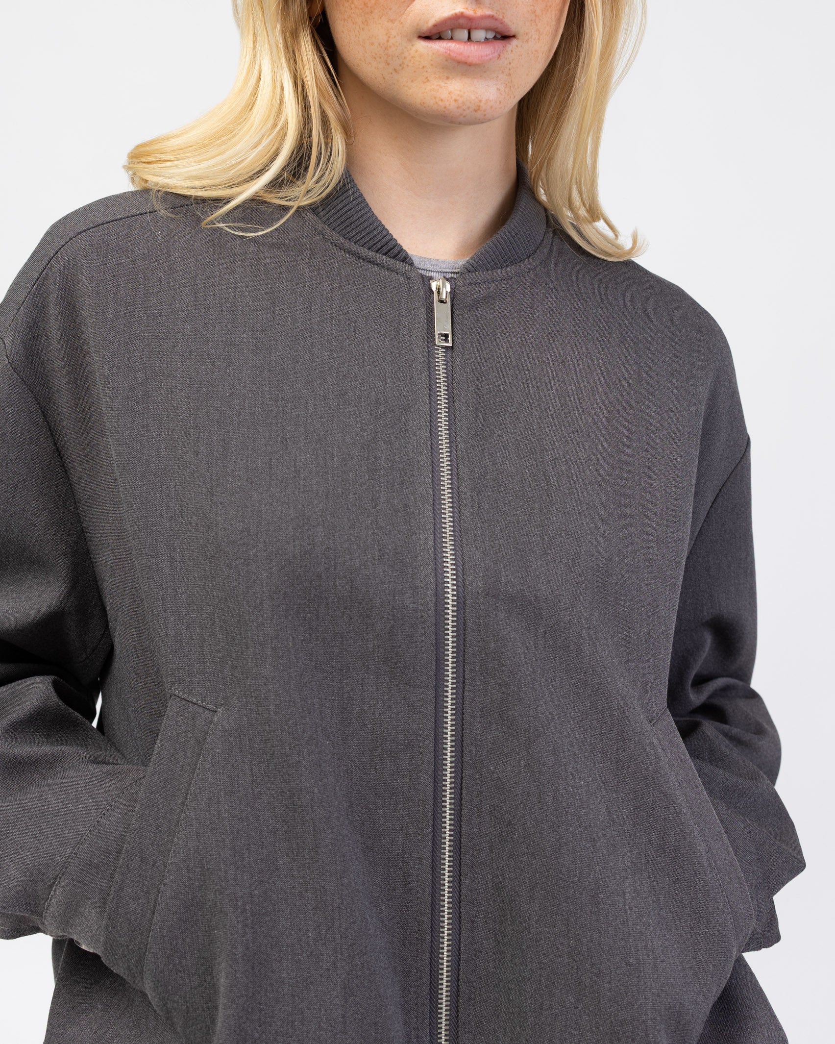 Leichte Bomberjacke im Detail