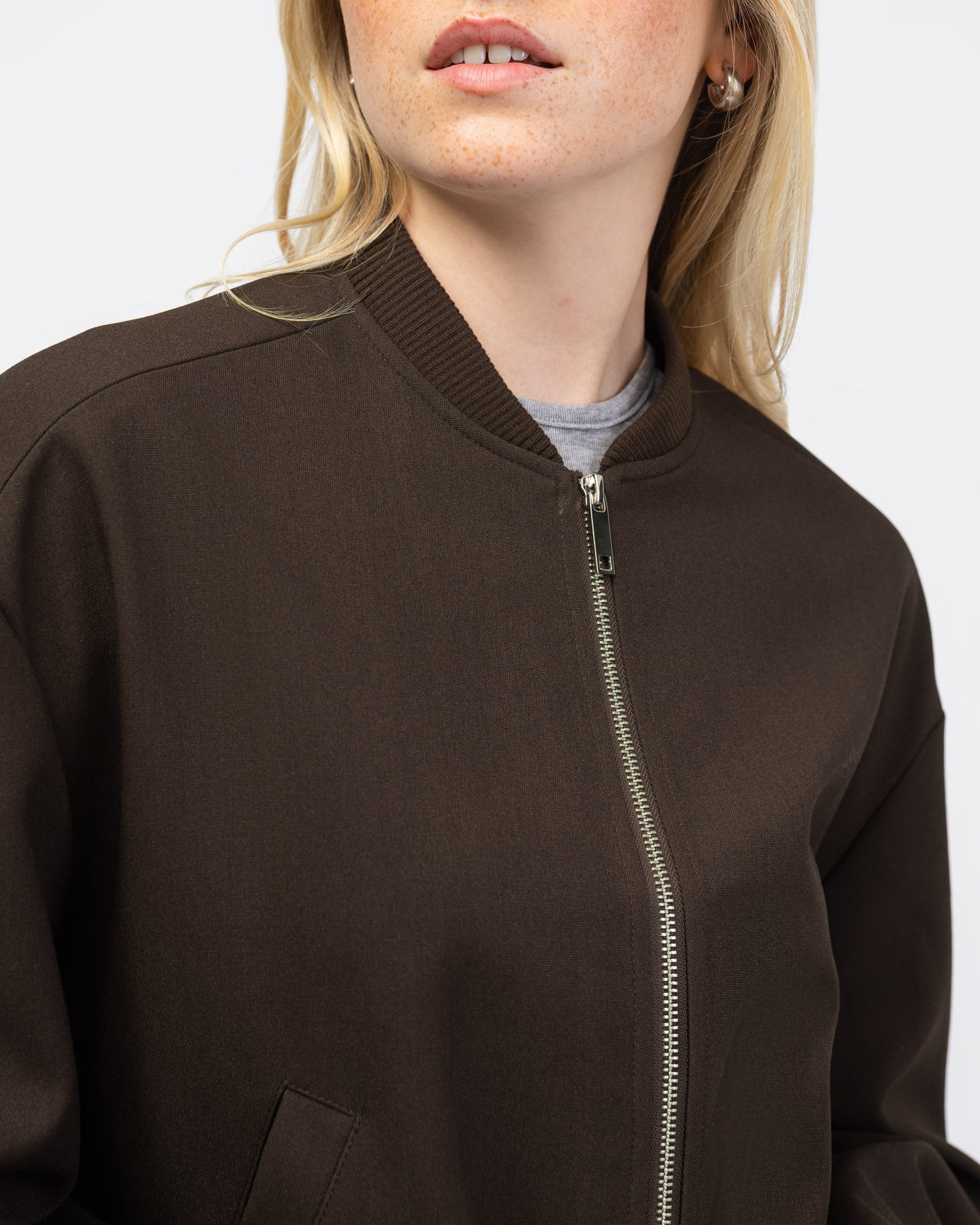 Leichte Bomberjacke im Detail