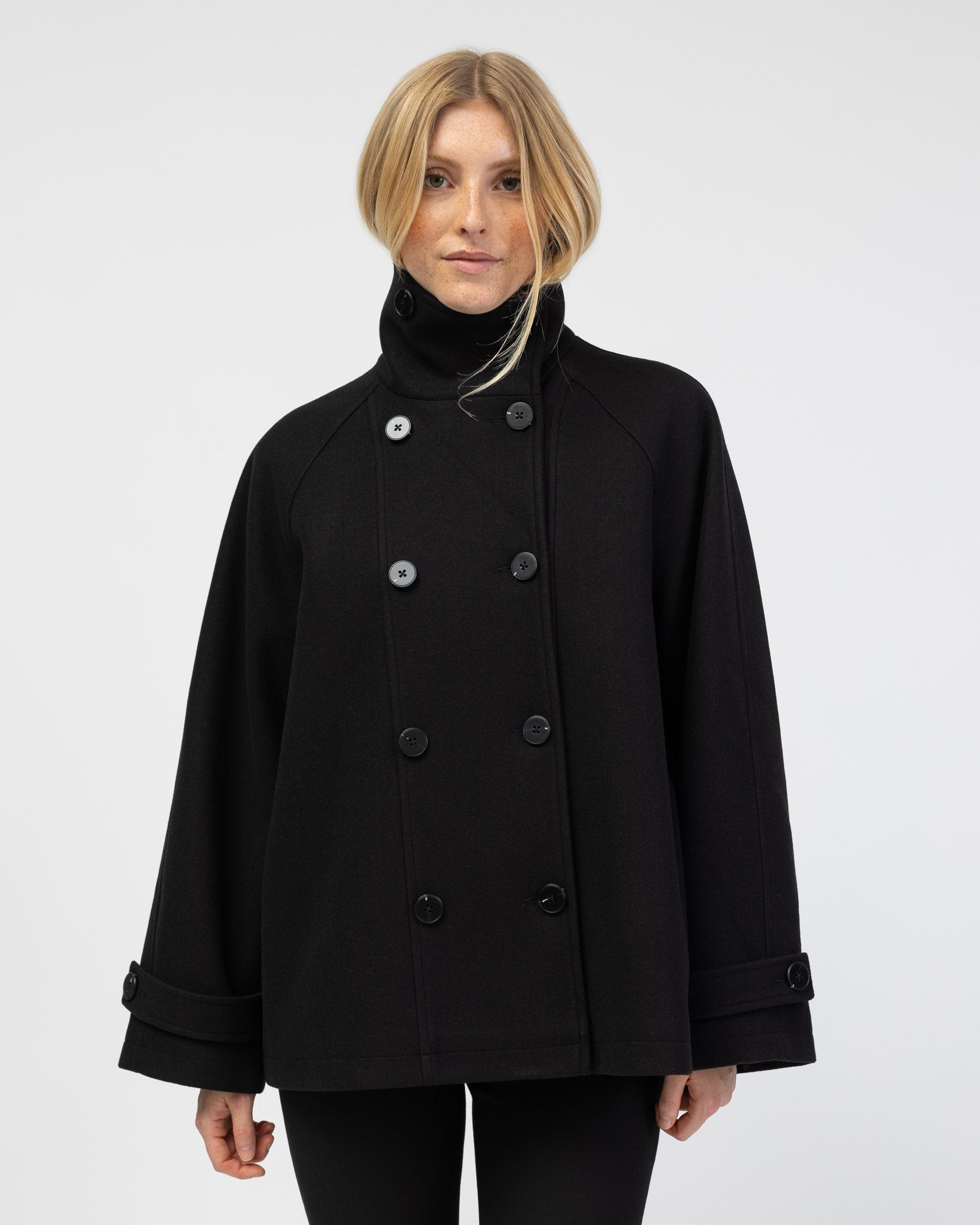 Mantel mit hohem Kragen von vorne