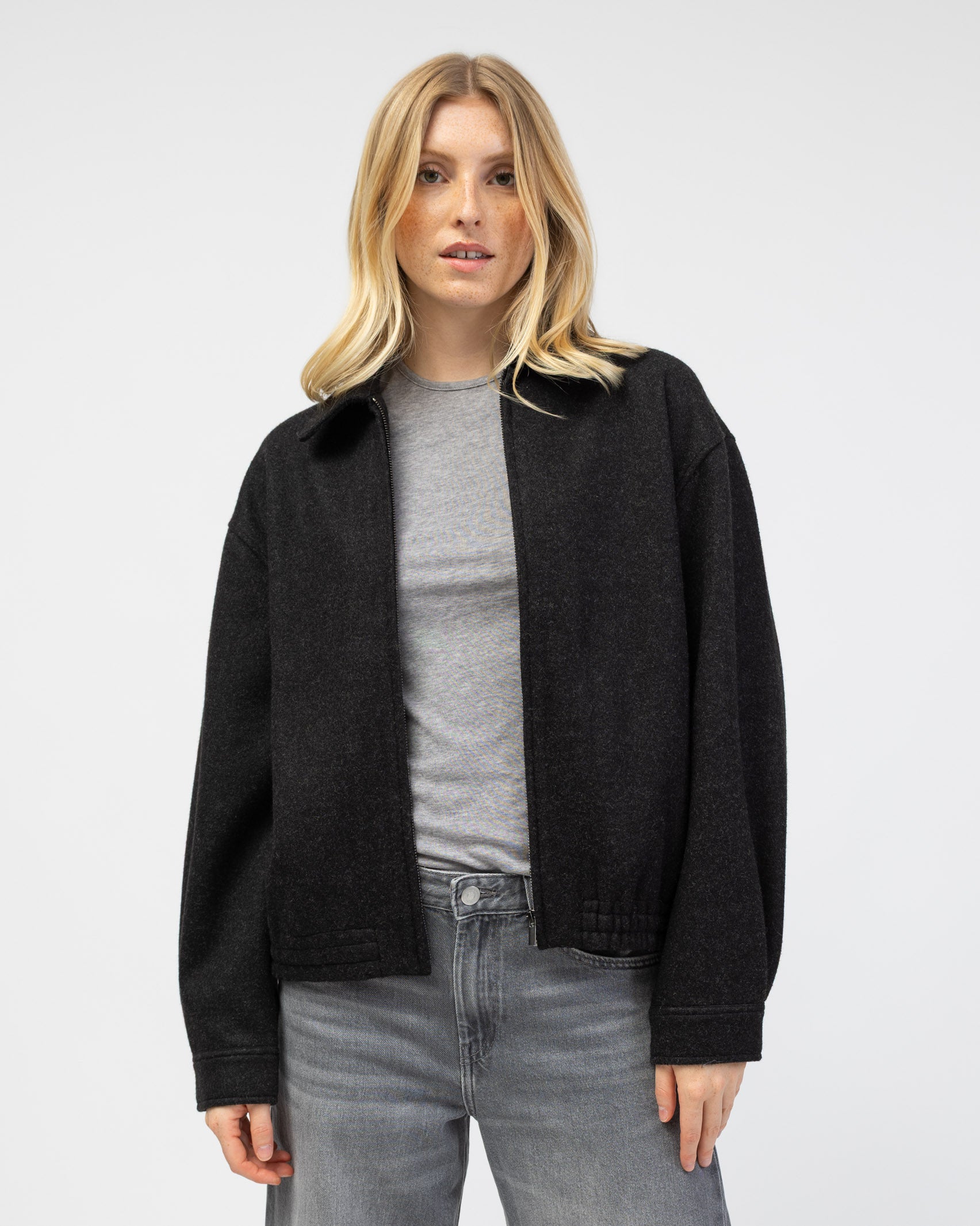 Dünne Jacke mit Kragen von vorne offen