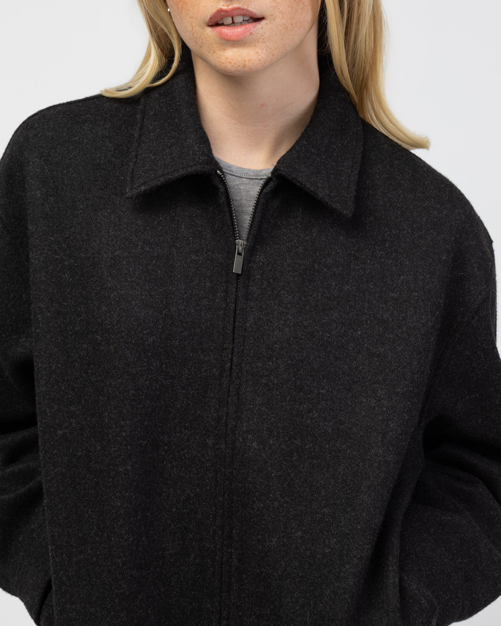 Dünne Jacke mit Kragen Detailansicht