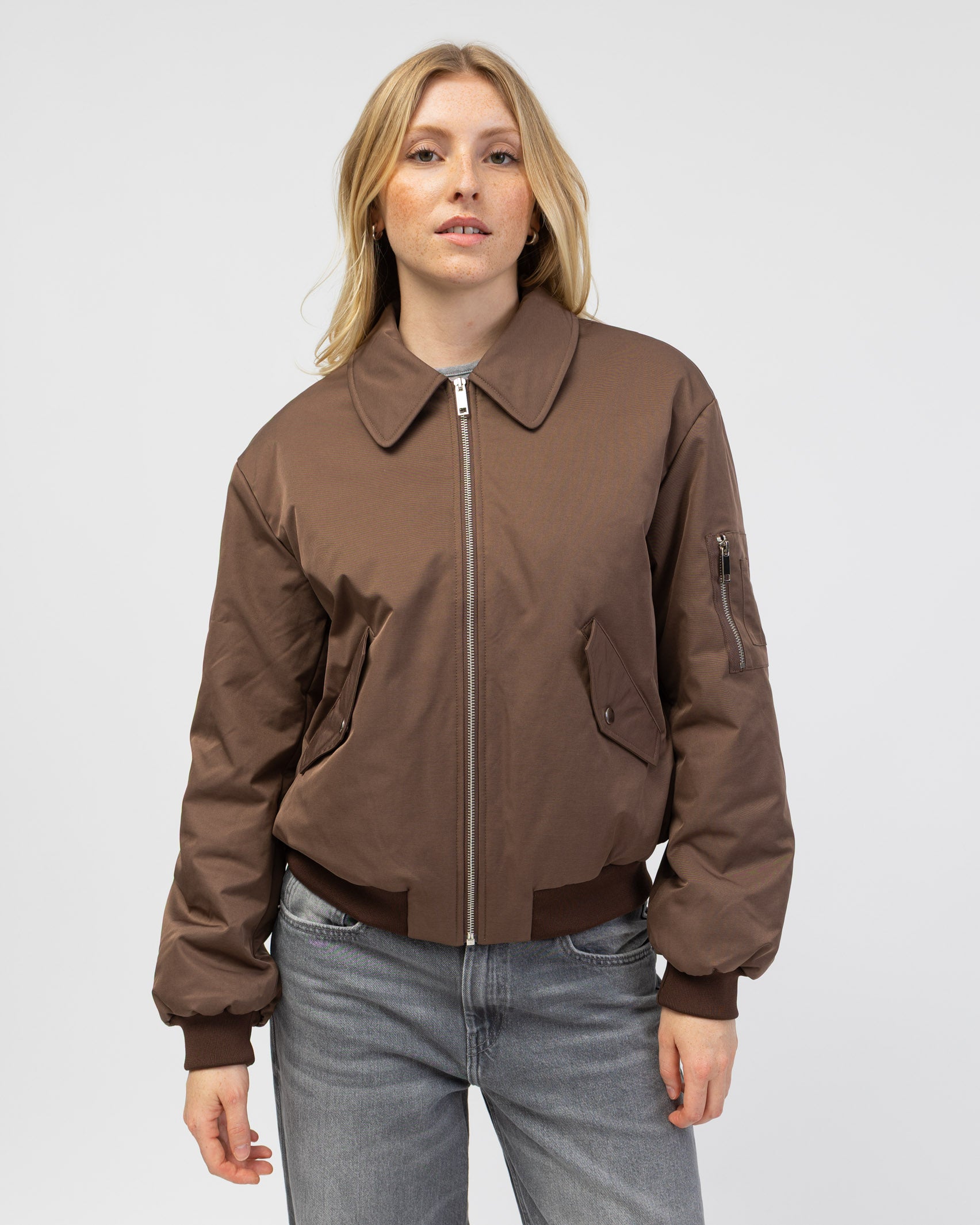 Wattierte Bomberjacke von vorne geschlossen