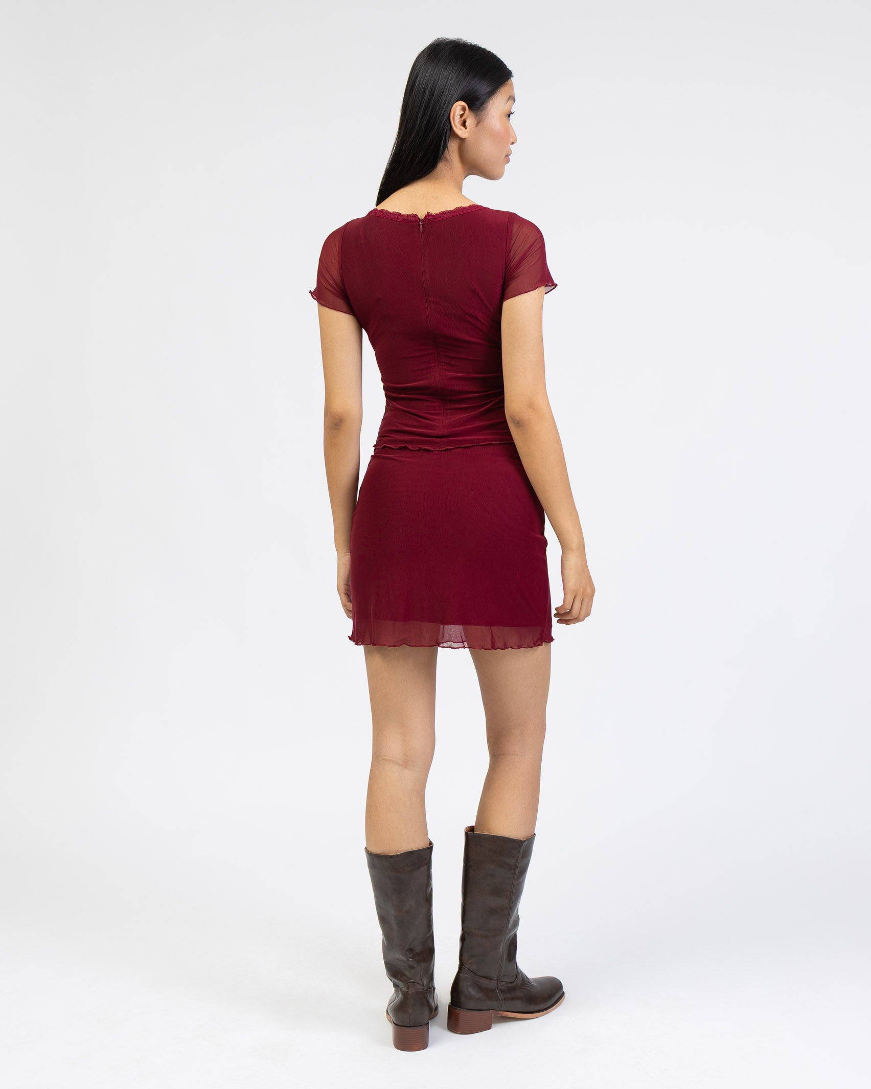 Mesh Minirock mit Spitzdendetail von hinten