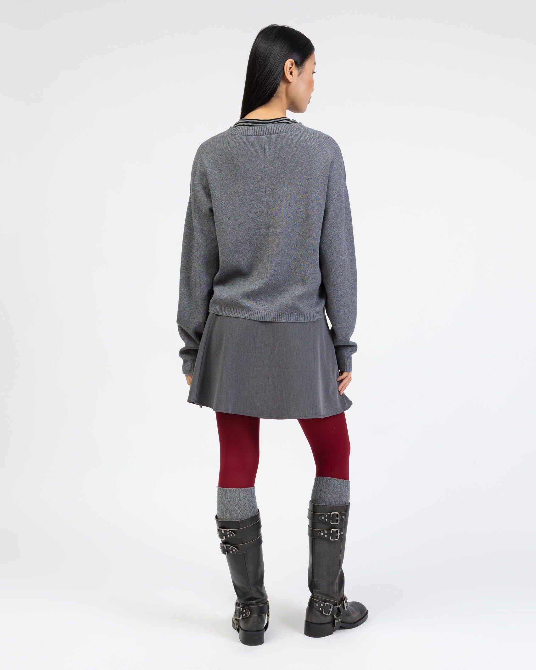 Klassische Strickjacke mit Rundhalsausschnitt von hinten