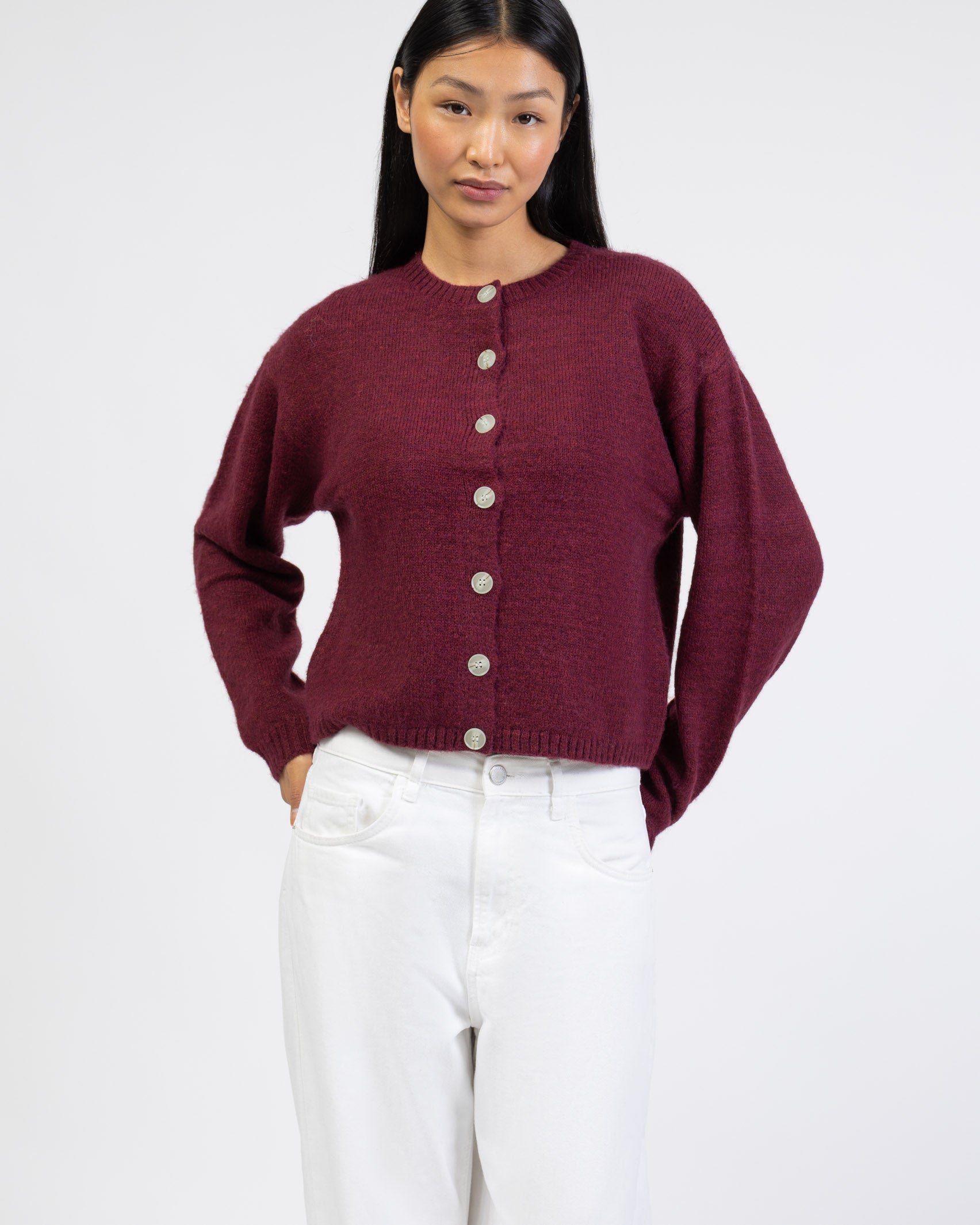 Strickjacke mit Rundhalsausschnitt von vorne