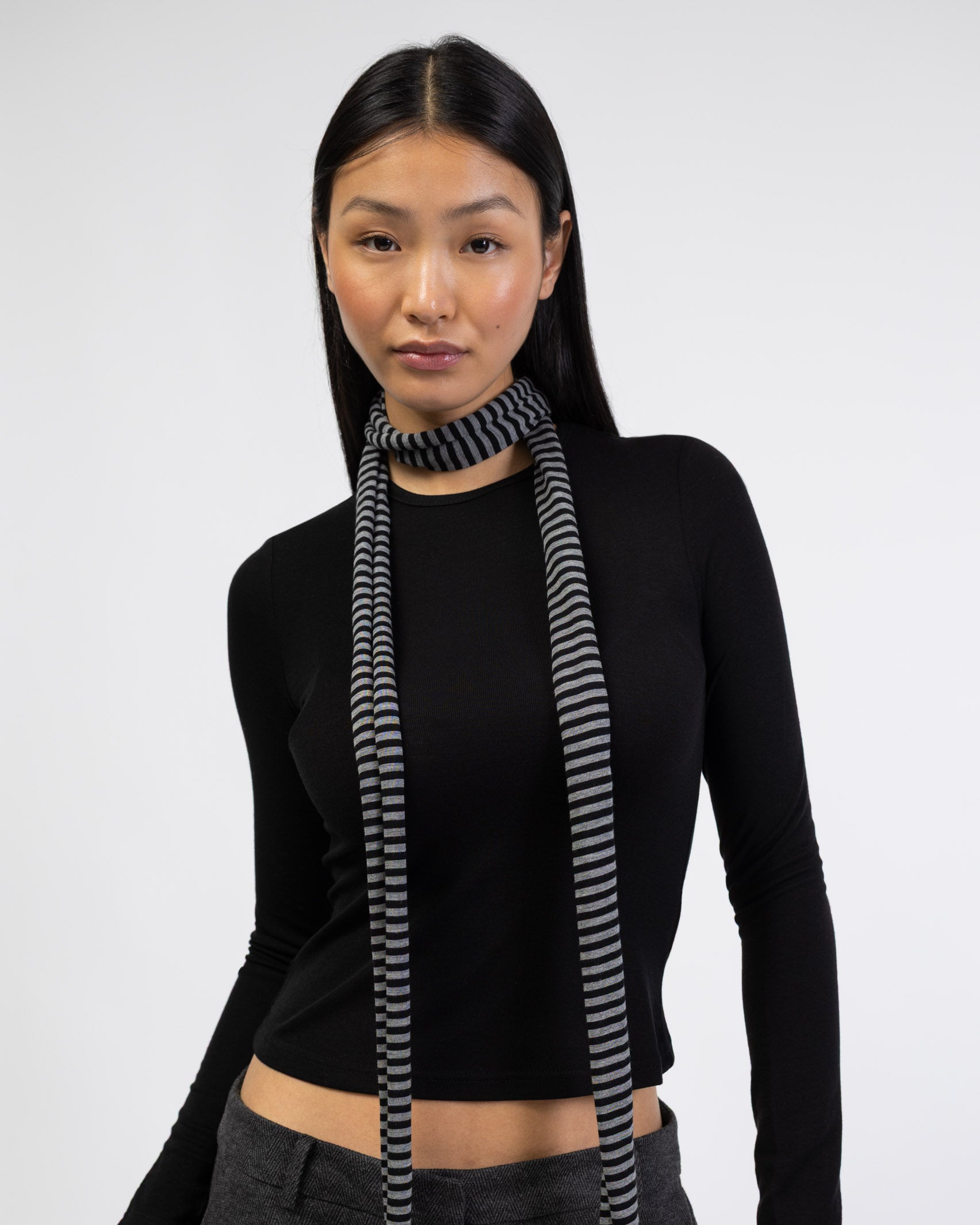 Leichter Schal mit Streifen von vorne