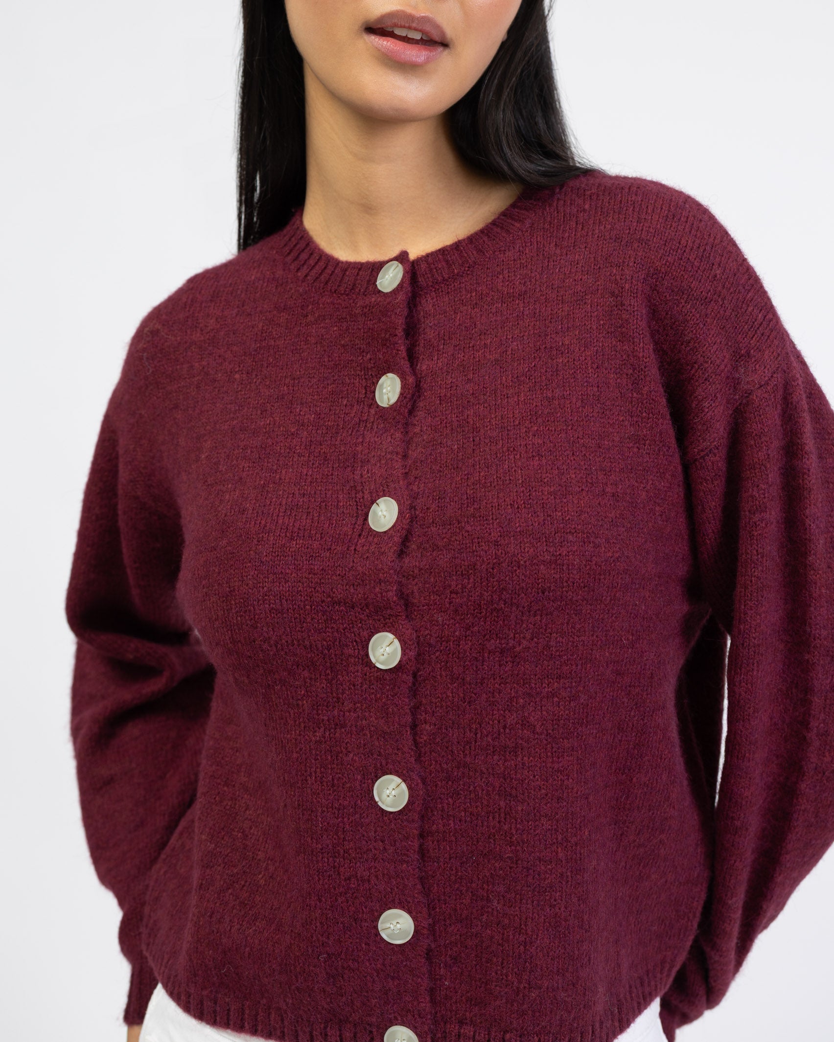 Strickjacke mit Rundhalsausschnitt im Detail