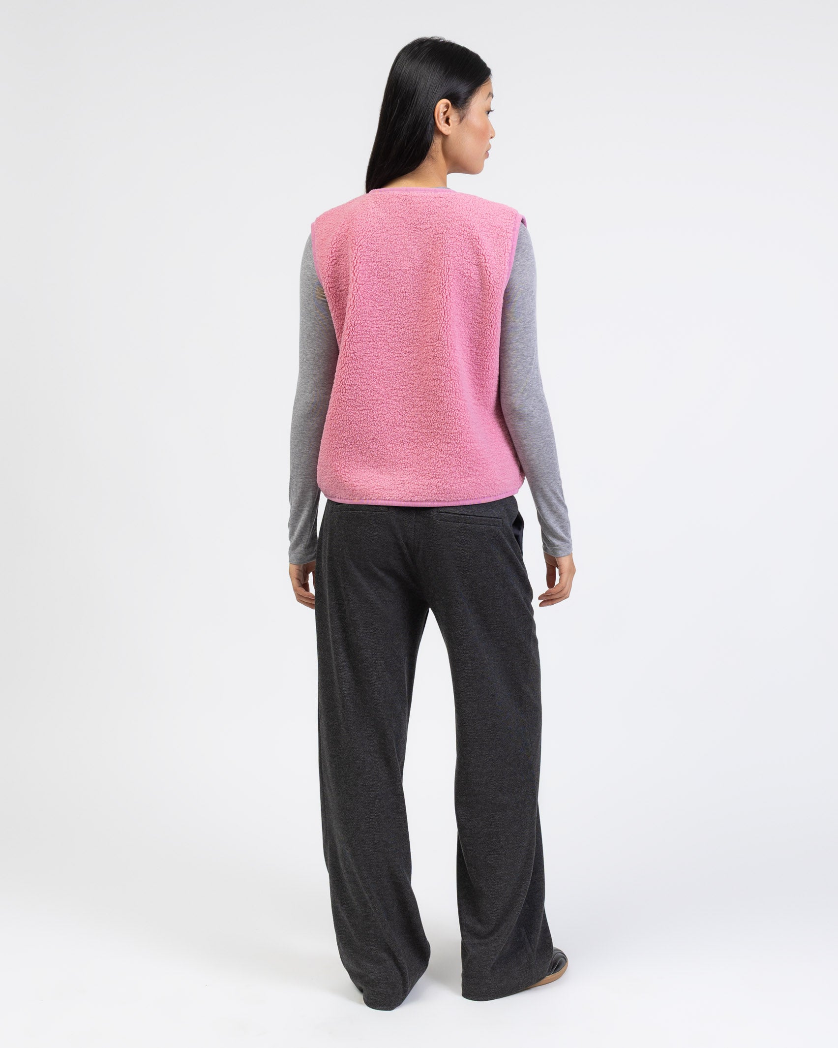 Einfarbige Teddyweste von hinten