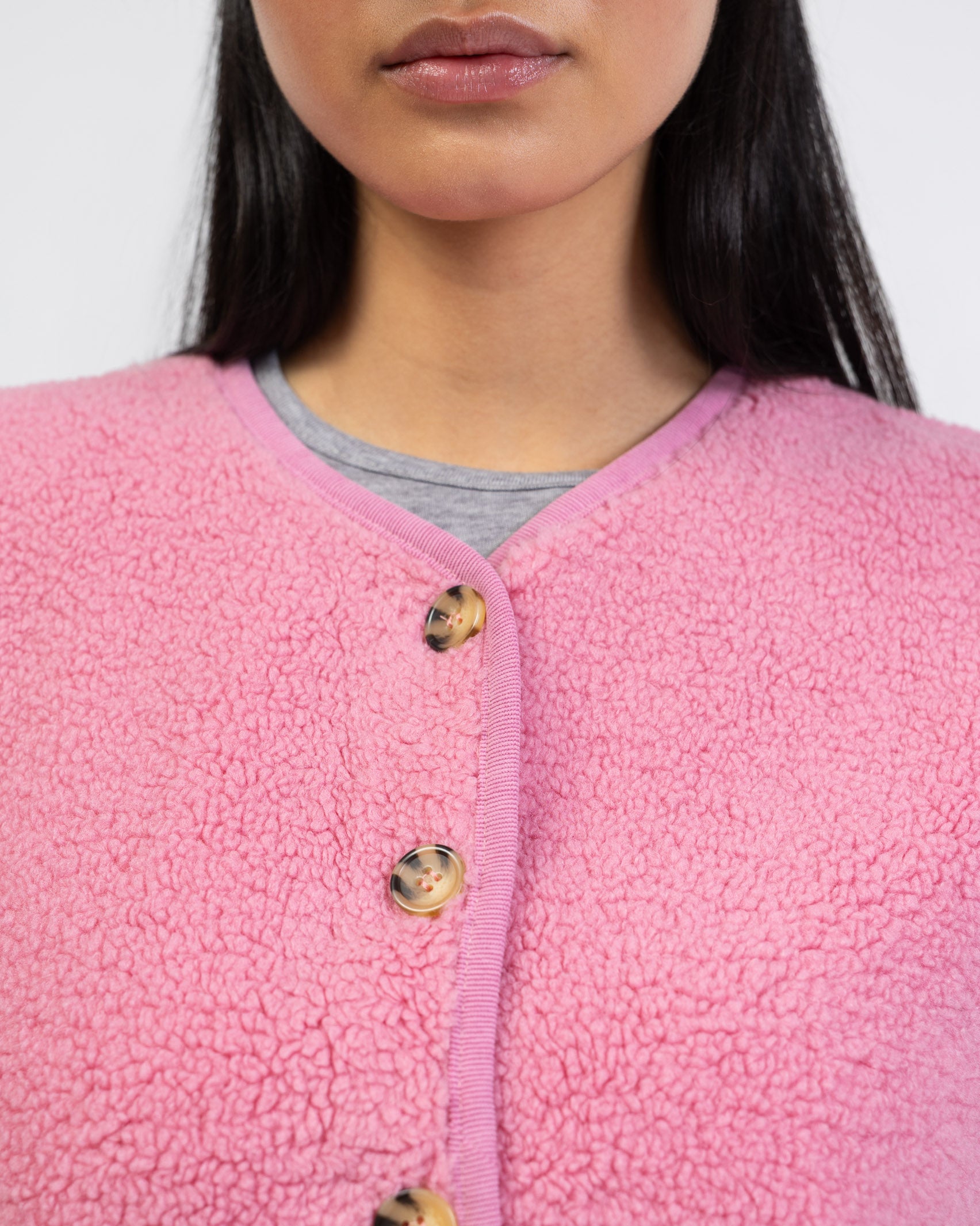 Einfarbige Teddyweste im Detail